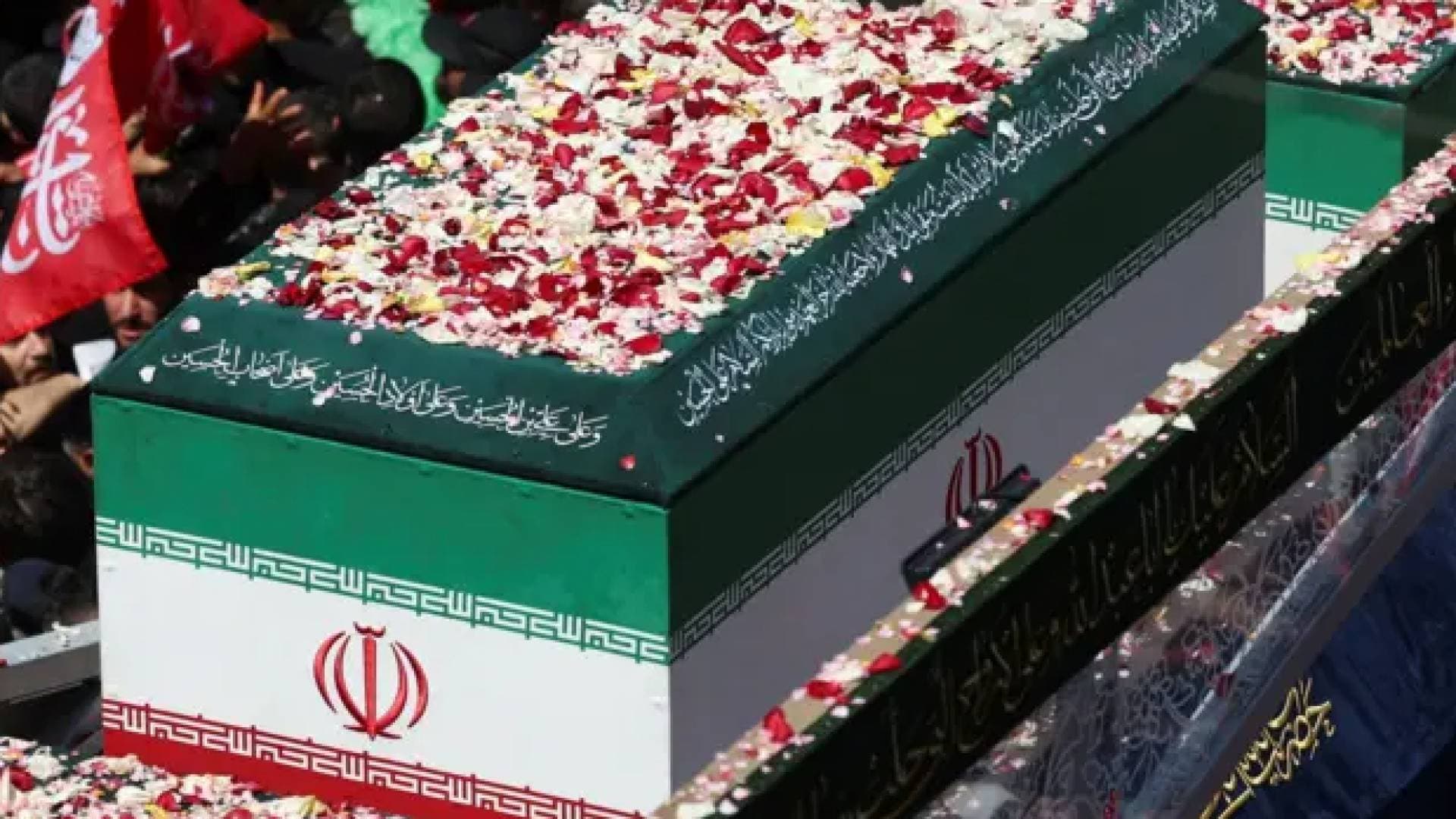 مواراة جثمان المرشد الإيراني الأعلى السابق علي خامنئي الثرى في مدينة مشهد