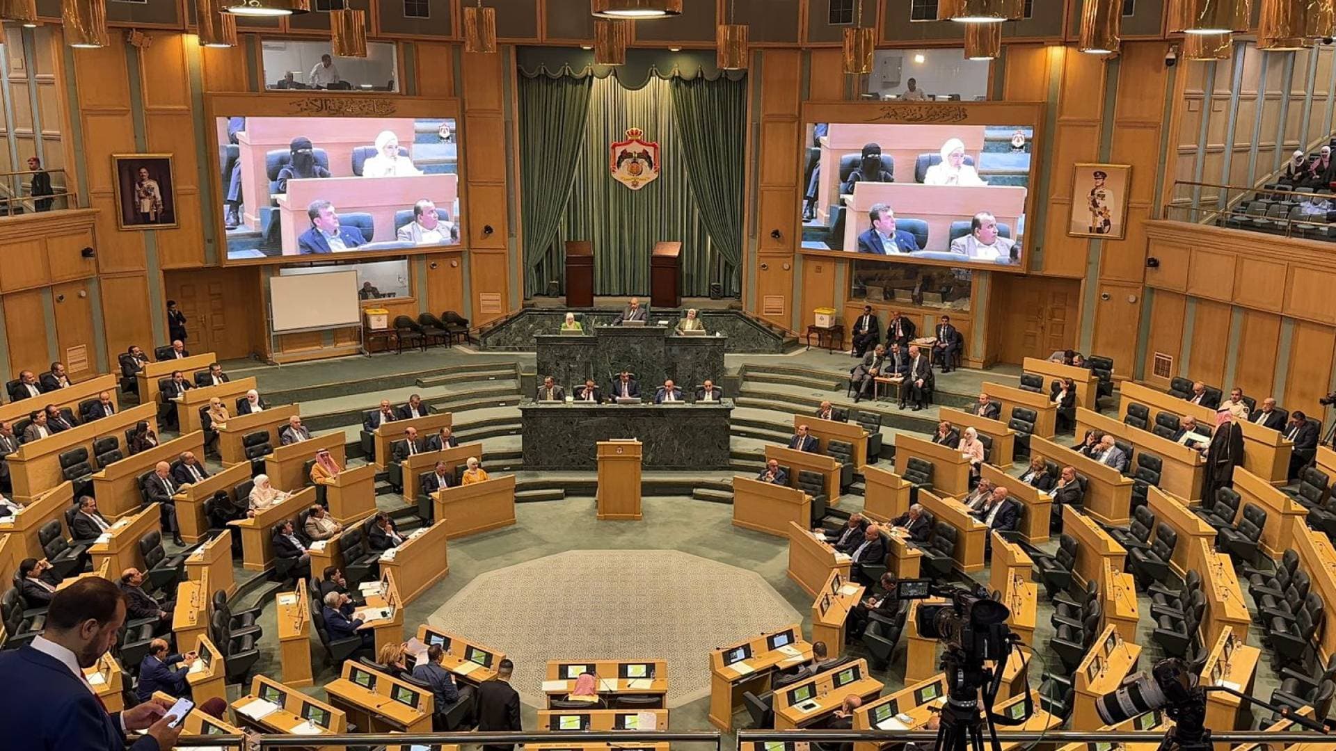 جدل نيابي حول إحالة مشروع القانون المعدل لقانون الجامعات الأردنية إلى لجنة التربية والتعليم