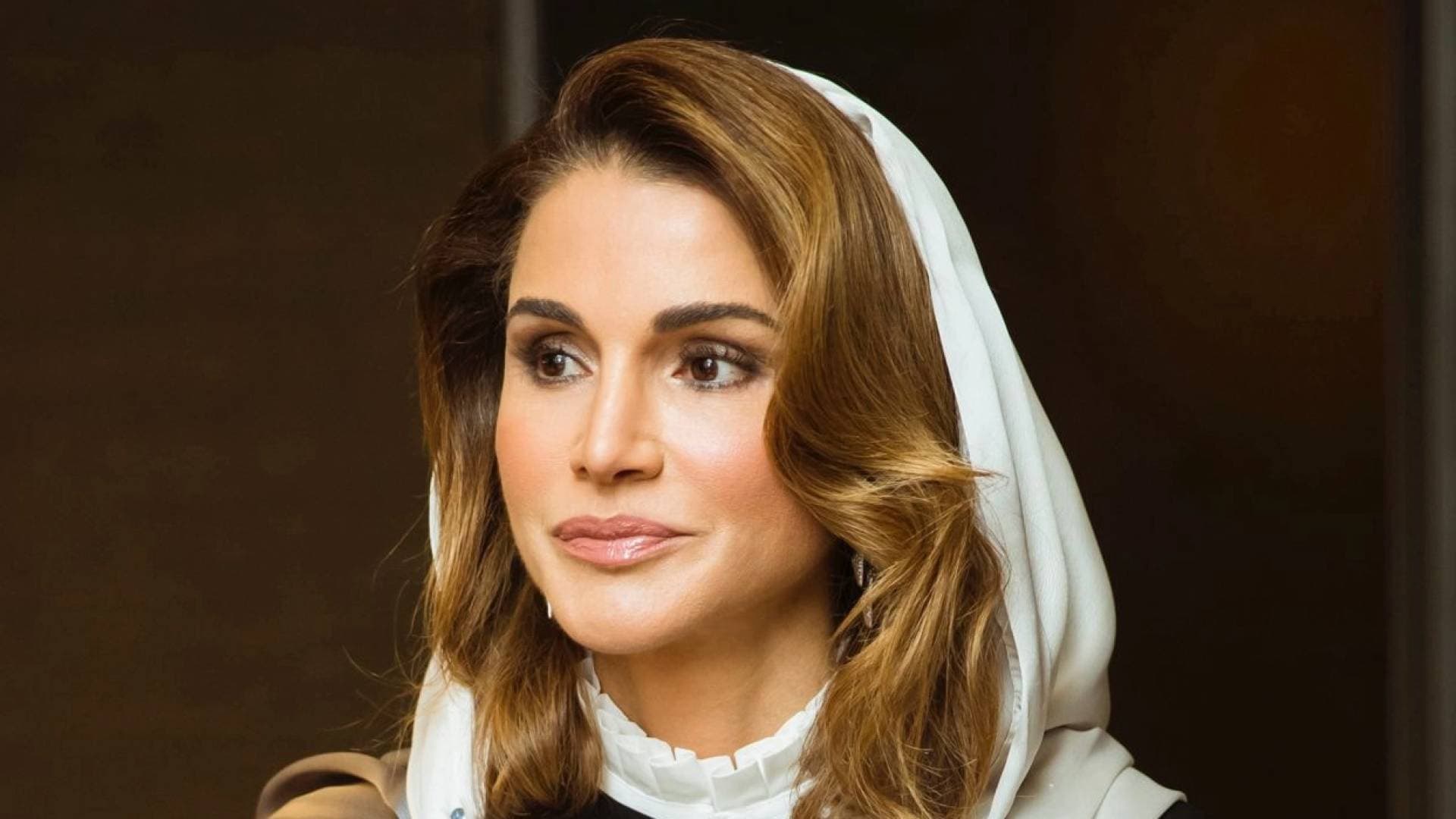 الملكة رانيا العبدالله تقدم واجب العزاء بوفاة الشيخ حمد بن خليفة آل ثاني