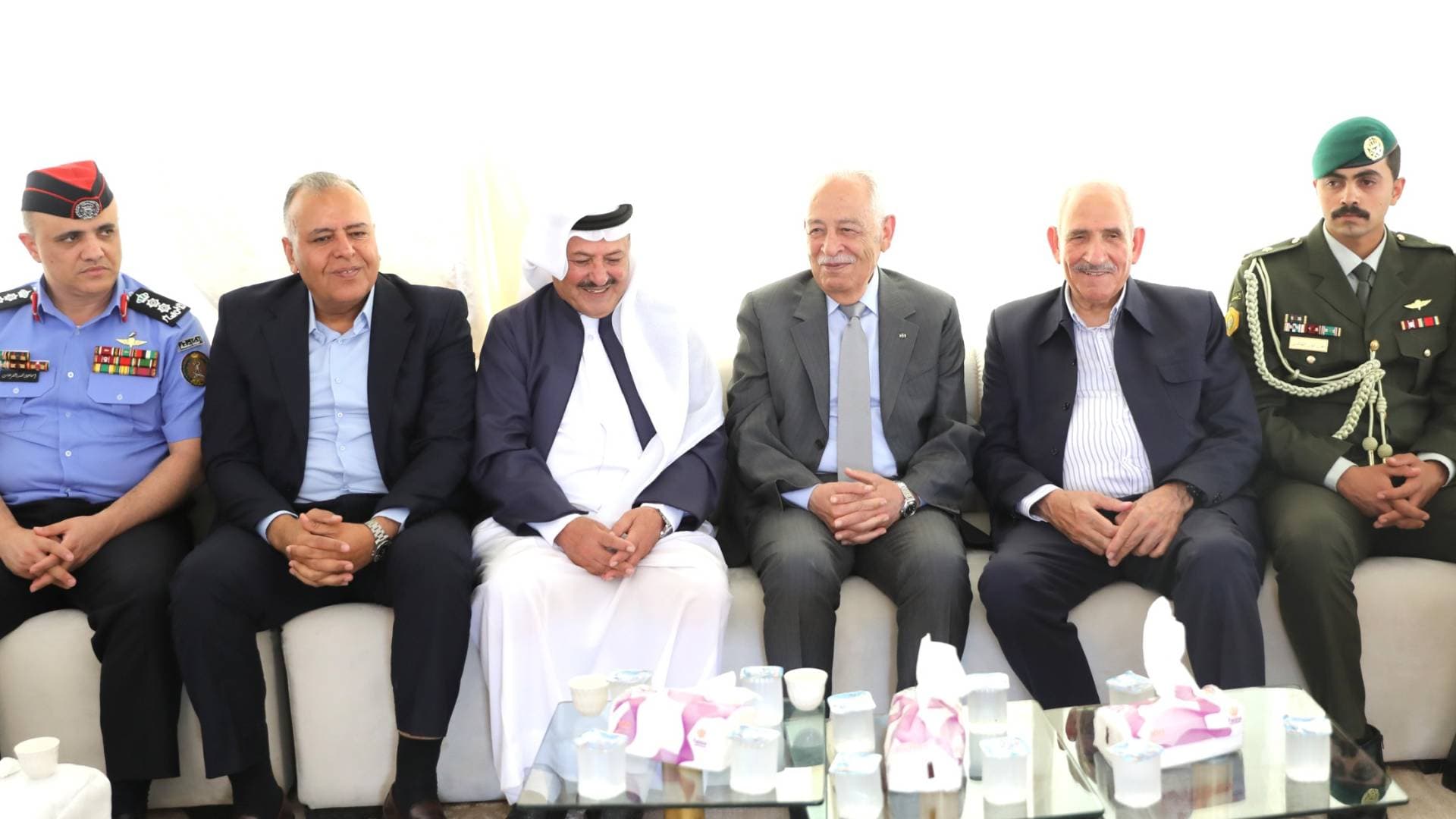 مندوبا عن الملك وولي العهد.. العيسوي يعزي المعاعية وعكروش