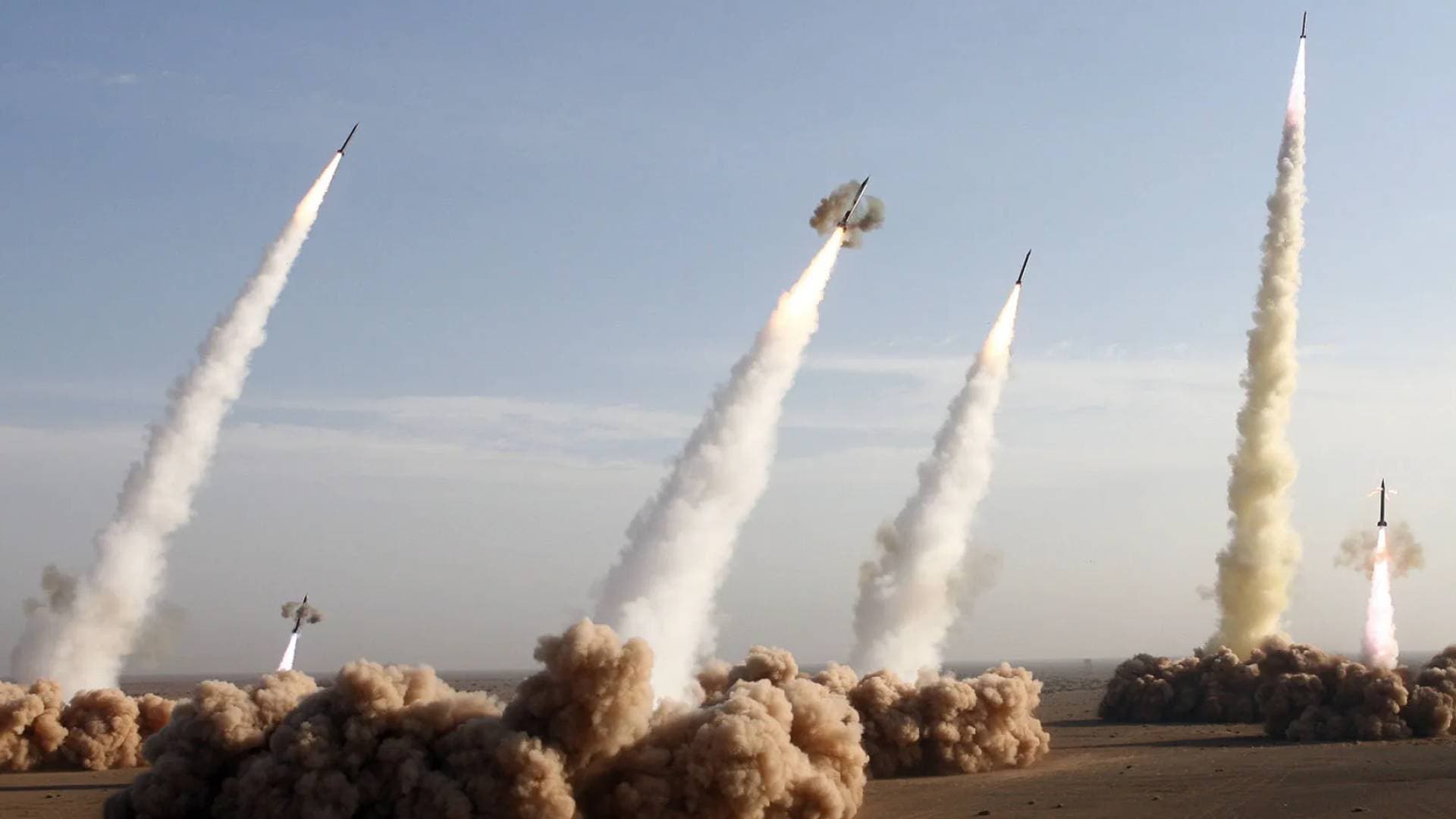 الحرس الثوري الإيراني يعلن في بيان له استهداف مخازن زوارق مسيرة أمريكية ومركز ذكاء اصطناعي في البحرين