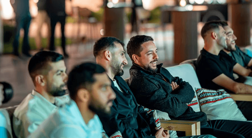 الأمير الحسين بن عبد الله الثاني يتابع نصف نهائي كأس العالم مع النشامى