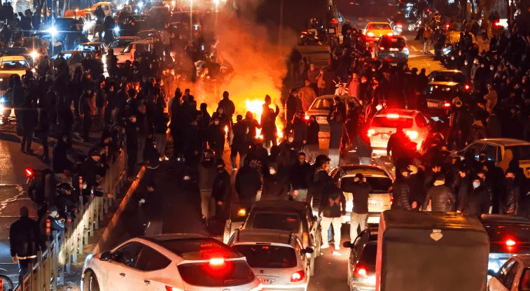 السلطة القضائية الإيرانية تعلن إعدام شخصين أدينا بقتل عناصر أمن في أصفهان