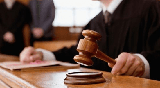محاكمة مسؤولين سابقين في قضية هدر أموال واستملاك أراض بملايين الدنانير في الأردن