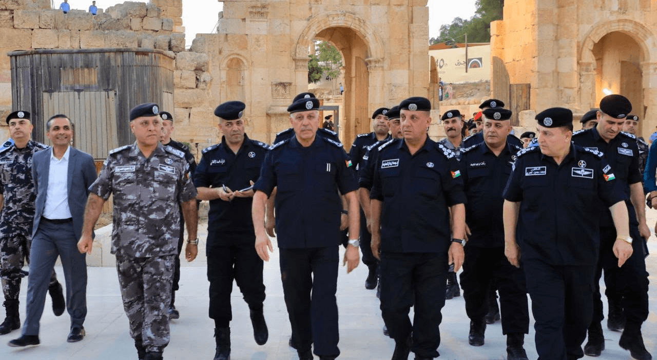 مدير الأمن العام يتفقد موقع مهرجان جرش ويطلع على خططه الأمنية
