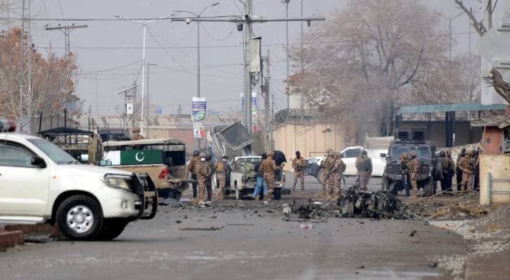 الجيش الباكستاني: 15 قتيلا في هجوم بسيارة مفخخة شمال غربي باكستان