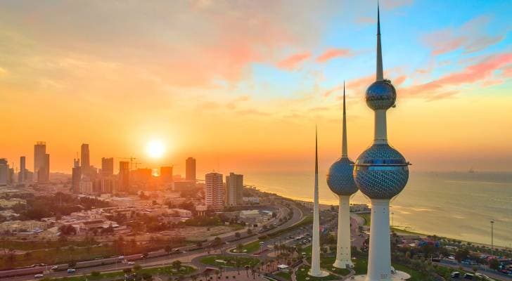 سفيرة الكويت لدى واشنطن تنفي مشاركة بلادها في العمليات العسكرية ضد إيران