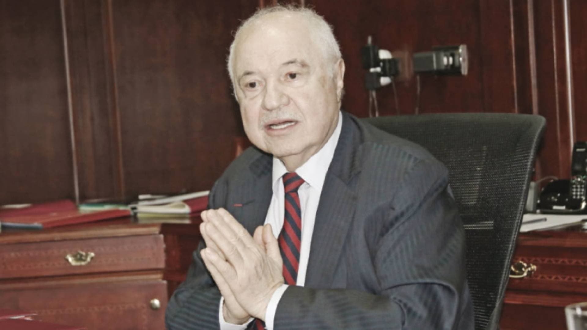 أبو غزالة يدعو الحكومة الأردنية للاقتداء ببريطانيا في العطل