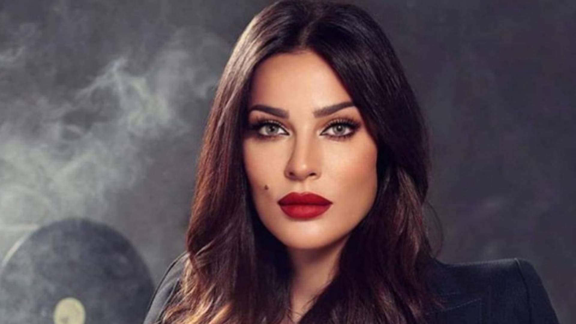 للمرة الاولى.. نادين نجيم تكشف عن وجه ابنها (فيديو)