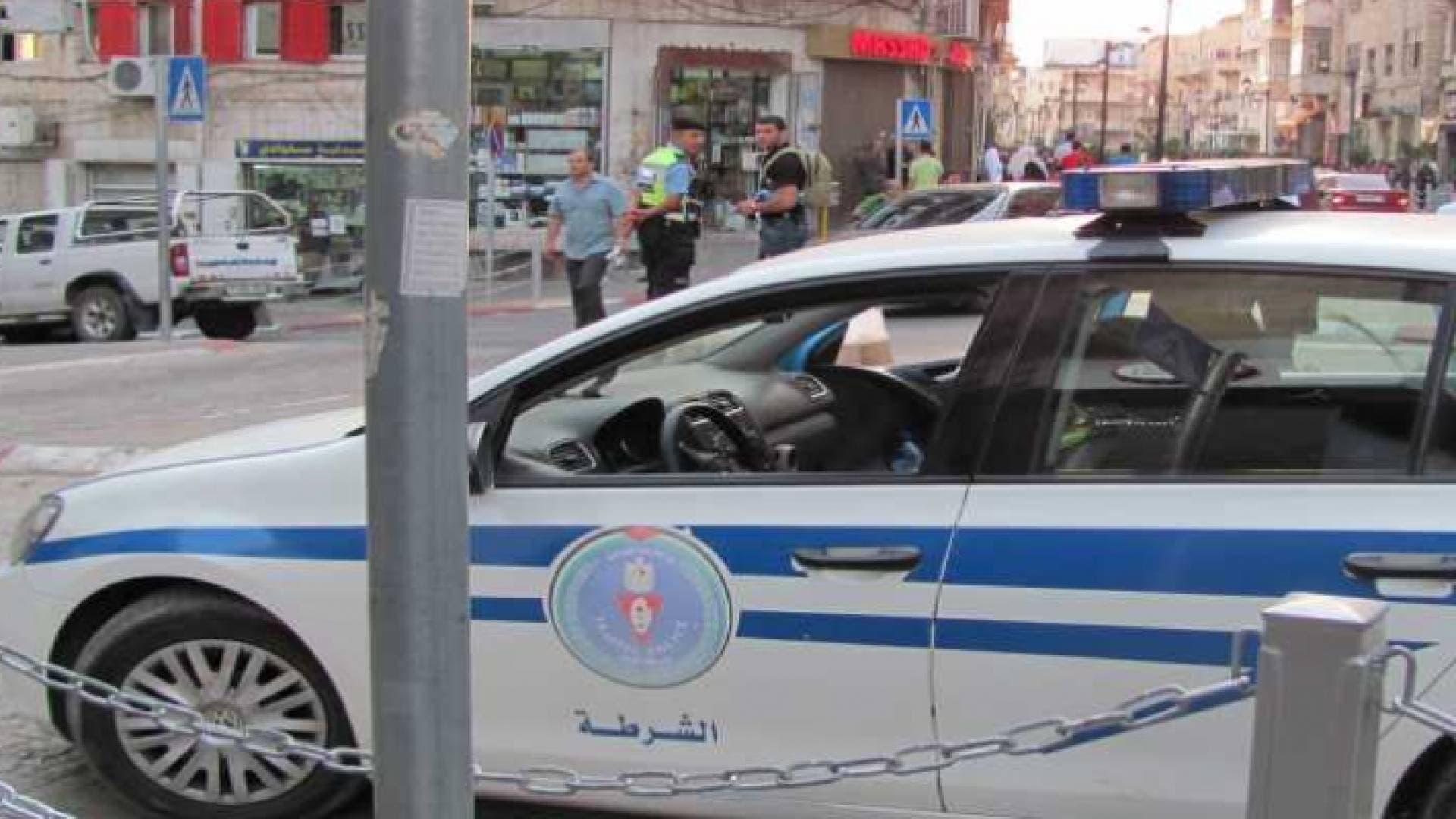 فلسطيني ييتز سيدة مقدسية فقيرة عبر فيسبوك ويقع بقبضة الأمن