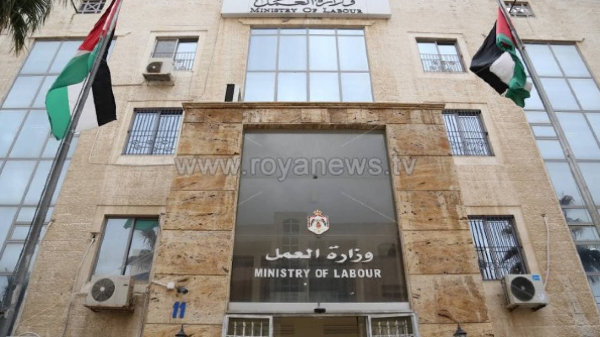 الحكومة تقرر اغلاق 28 مهنة أمام العمالة الوافدة.. وتحصر عملها بالأردنيين