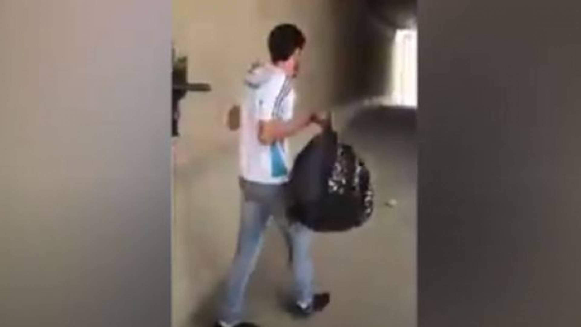 فيديو يهز الوجدان .. مجندة من جيش الاحتلال "تتلذذ" بقنص شاب فلسطيني أعزل