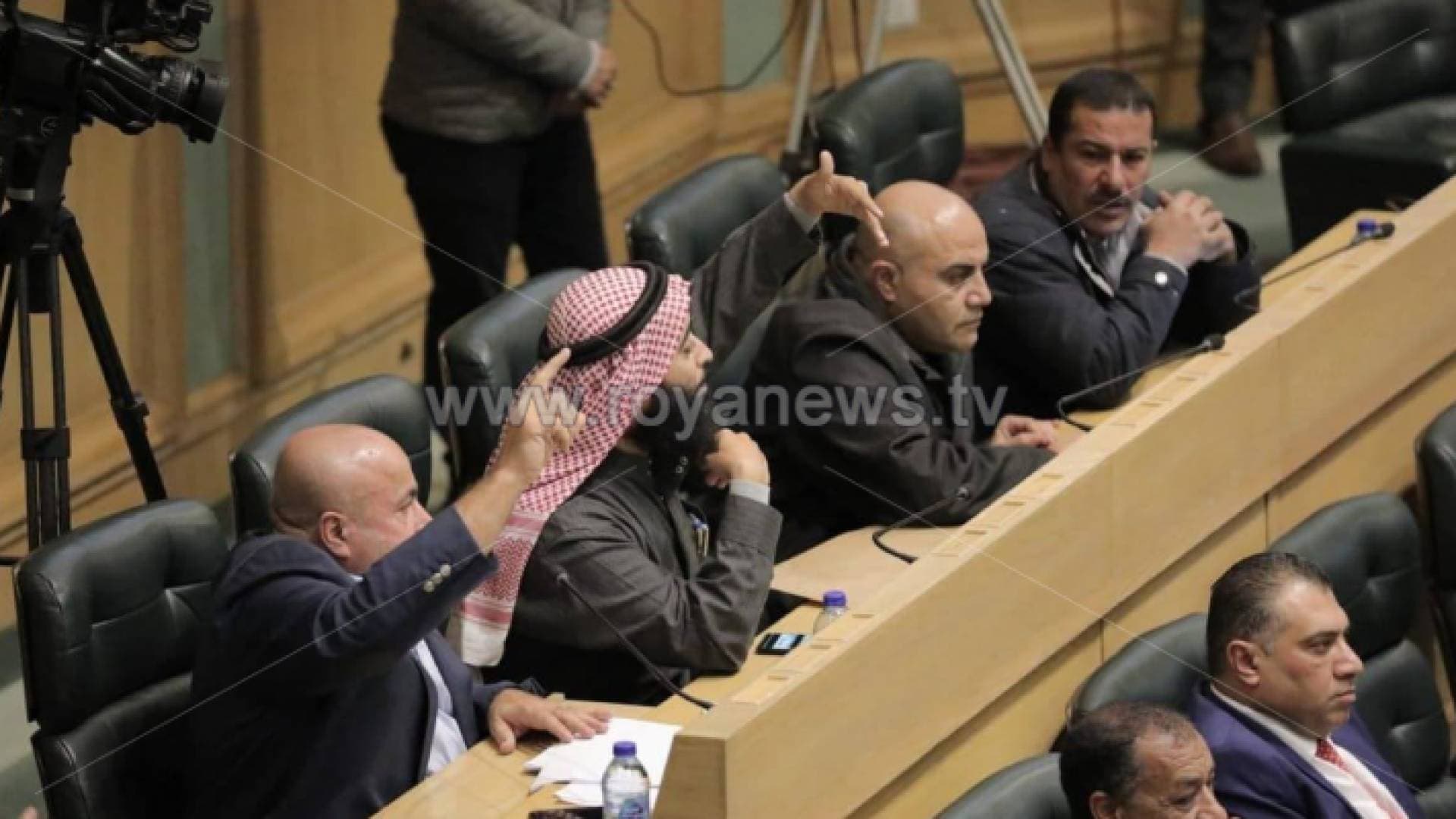 "النواب" يرفض رفع الحصانة عن نائبين ويحيل وزيرين سابقين للتحقيق