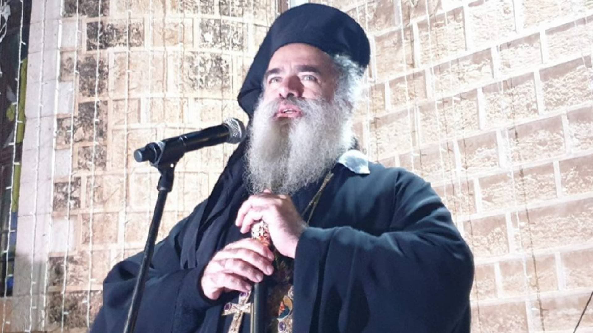 المطران حنا عطاالله يتعرض لحالة تسمم اثر استنشاقه مواد كيماوية
