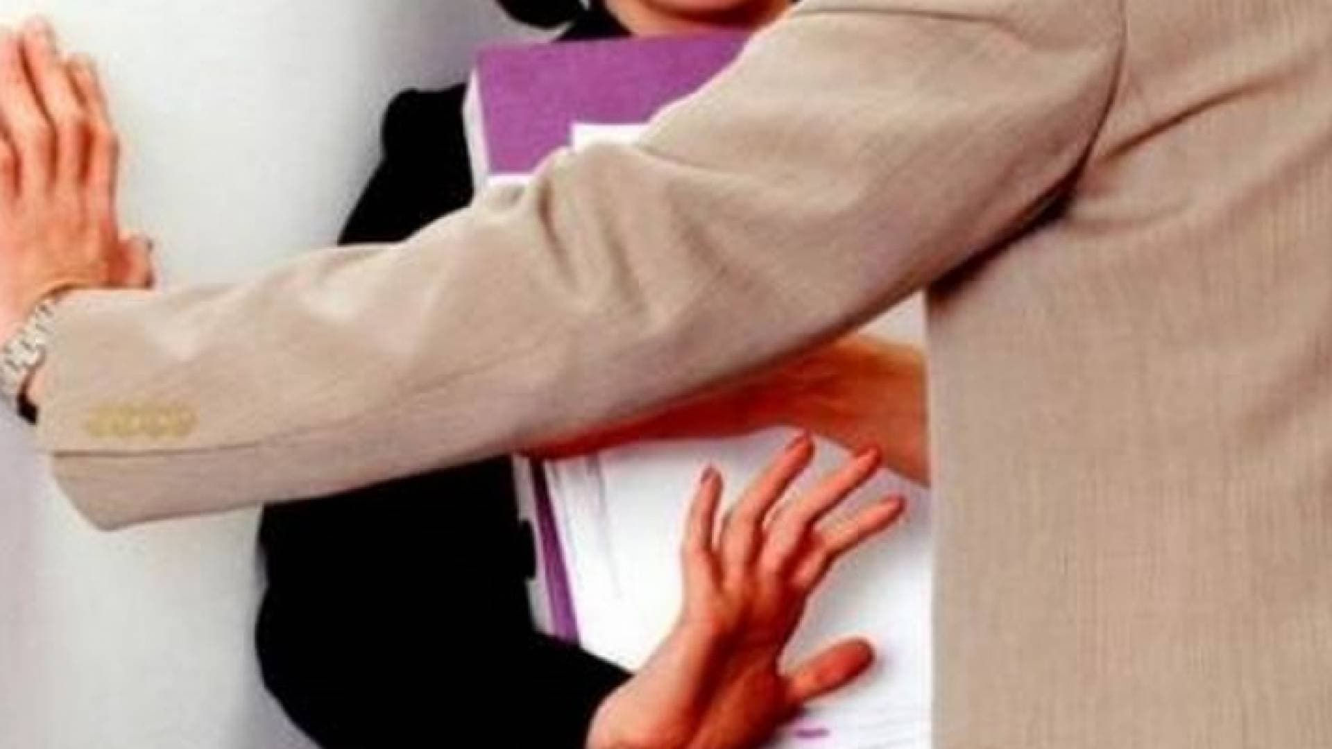 عزل استاذ جامعي اغتصب طالبة مصرية خلال درس خصوصي