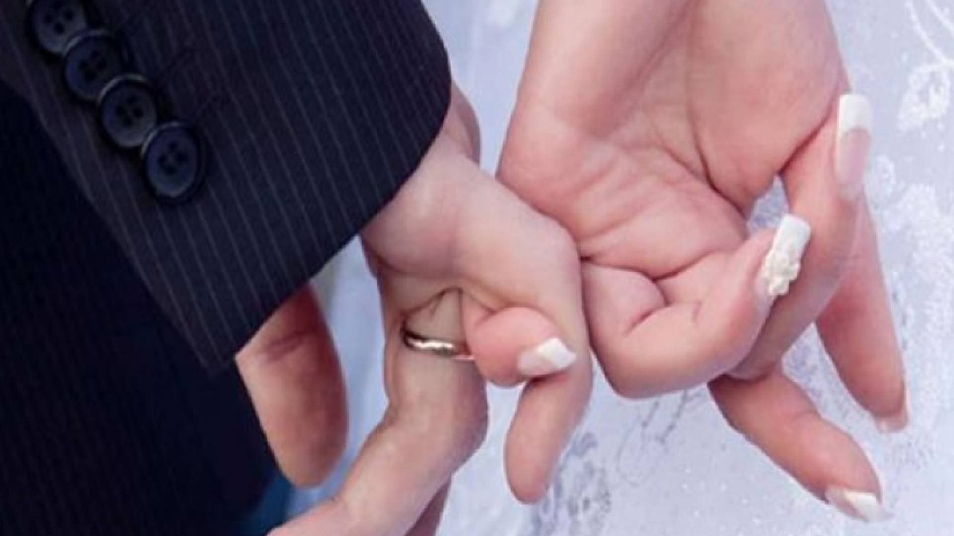 عربي خدع إماراتية بحبه لها .. تزوجته وسجلت شقة باسمه وطلقها