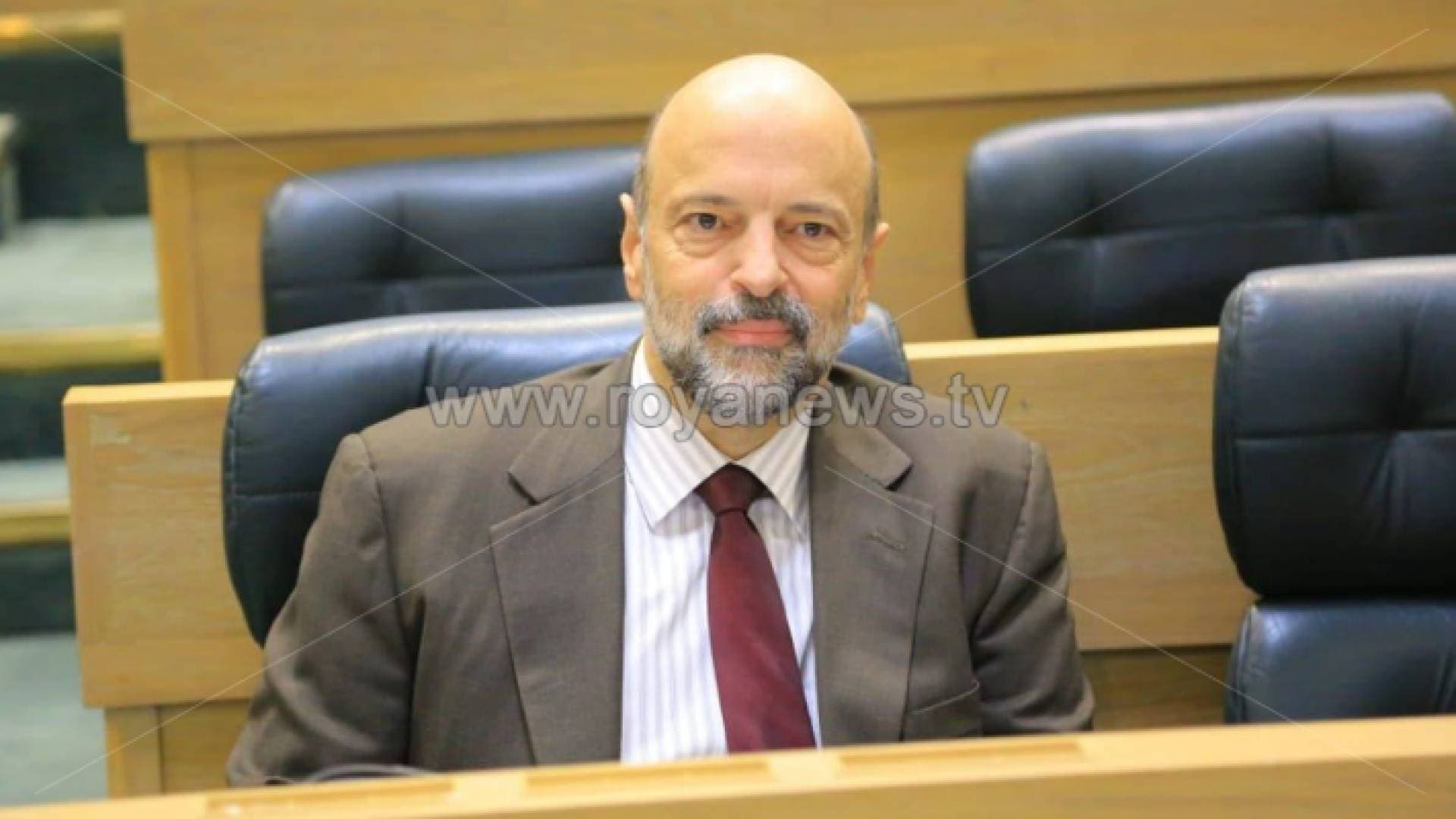 الرزاز للأردنيين: أشروا لنا على مكامن الخلل في الدوائر الحكومية