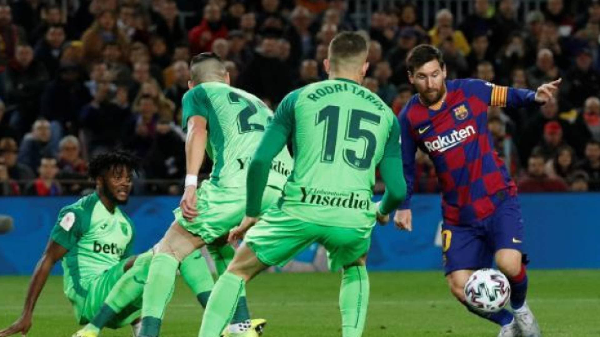 ميسي يقود برشلونة لاجتياح ليجانيس