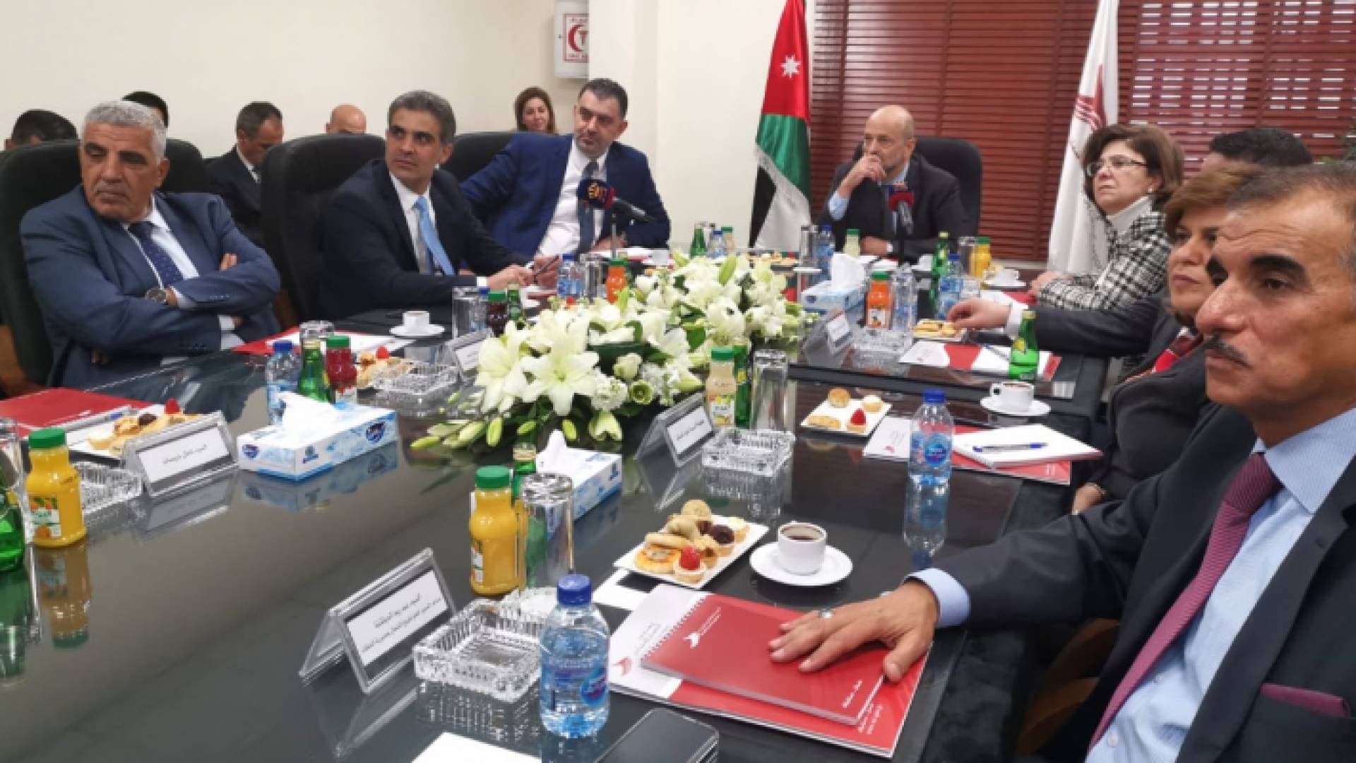 الرزاز يطلق خدمة استقبال بدل إجازة الأمومة إلكترونيا