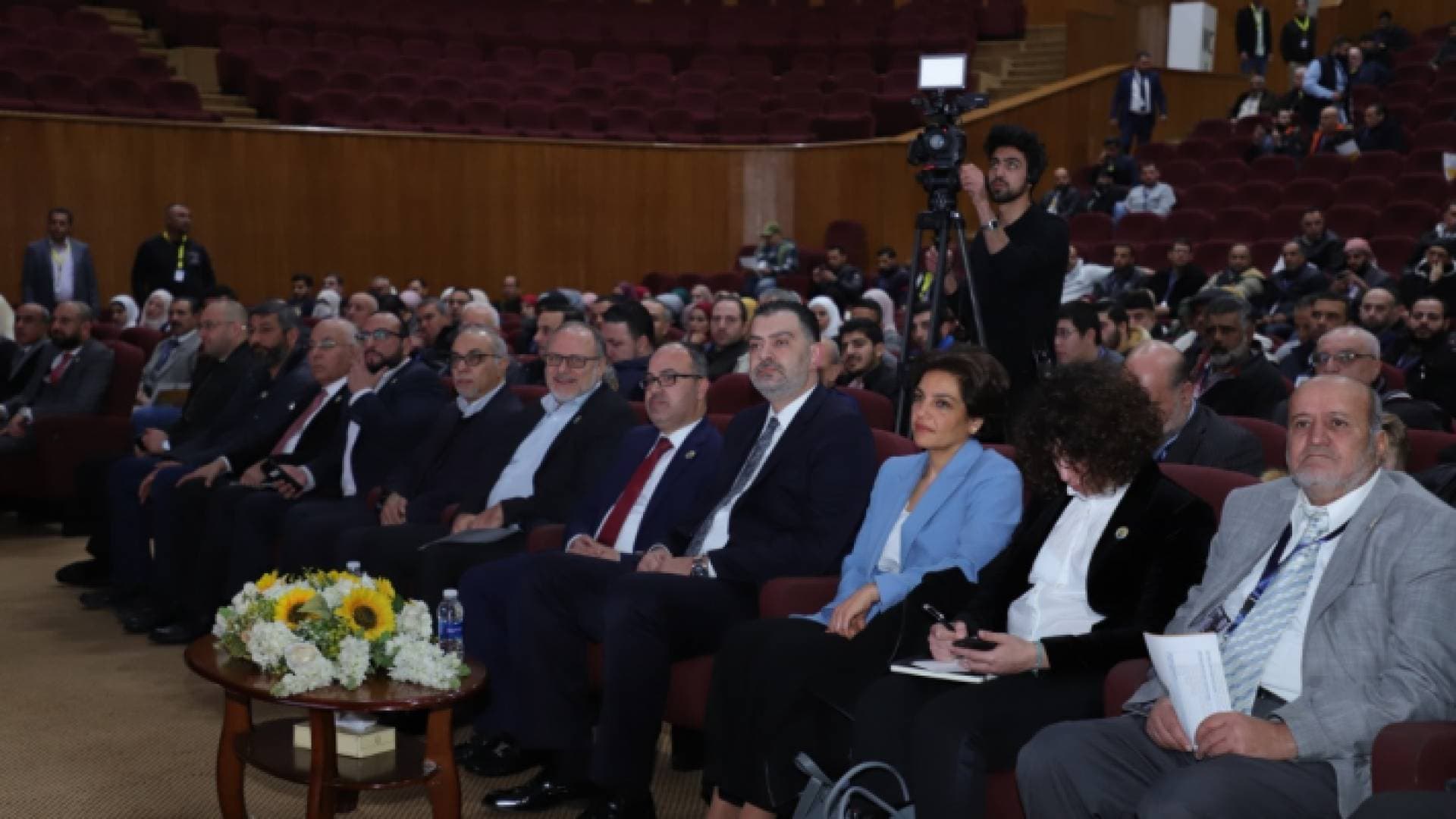 وزير العمل يطلق مبادرة "مهن من ذهب"