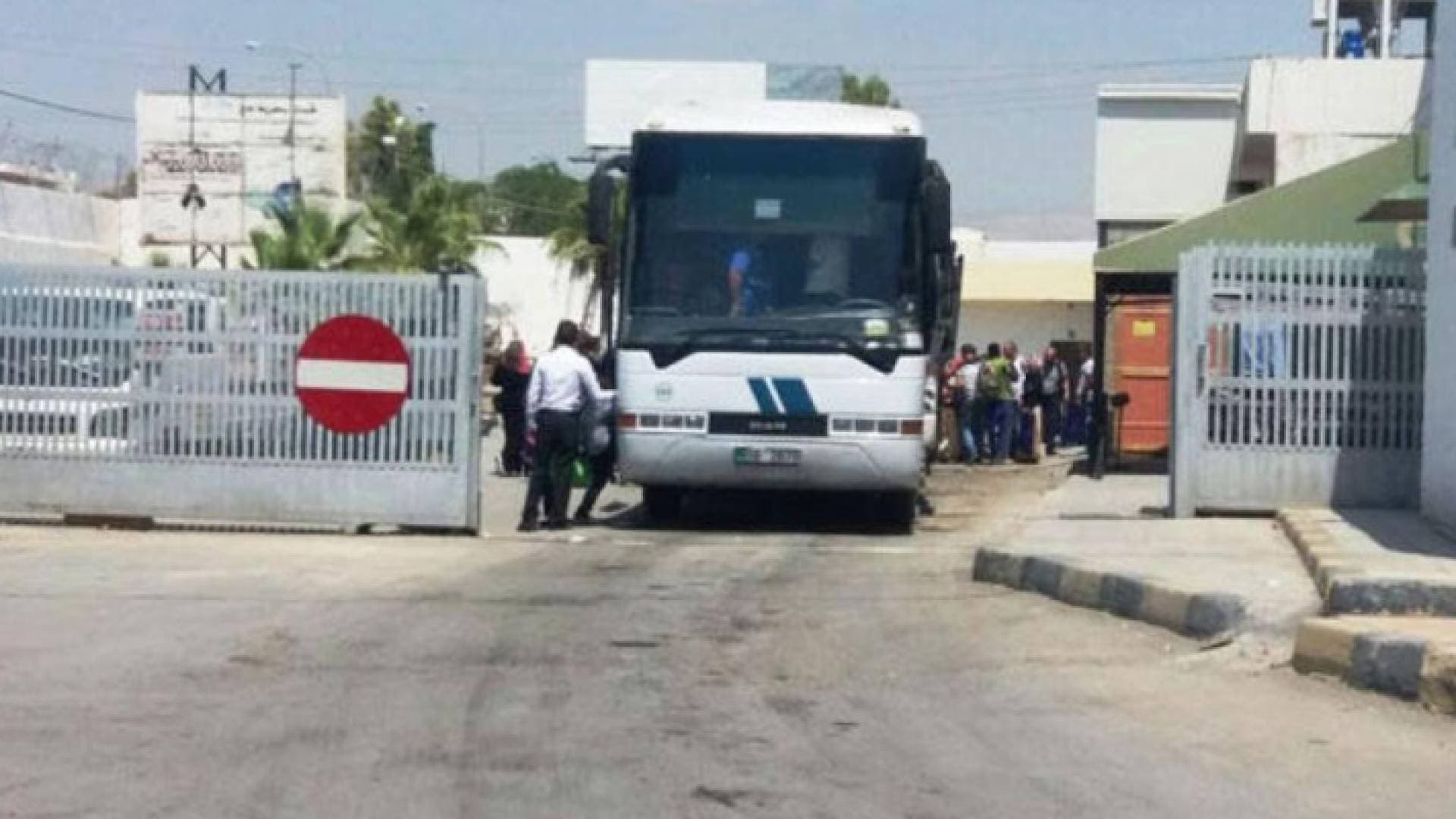 الأردن يقرر فحص جميع المسافرين القادمين من فلسطين خشية كورونا.. فيديو