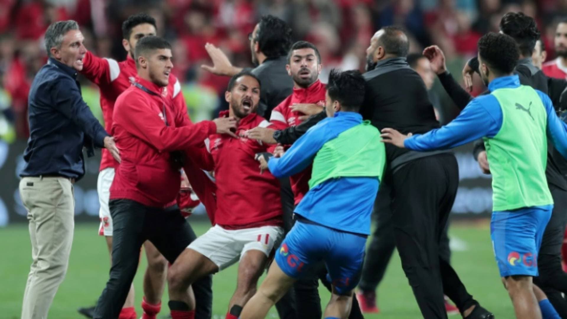 عقوبات السوبر تضع قمة الأهلي والزمالك على المحك