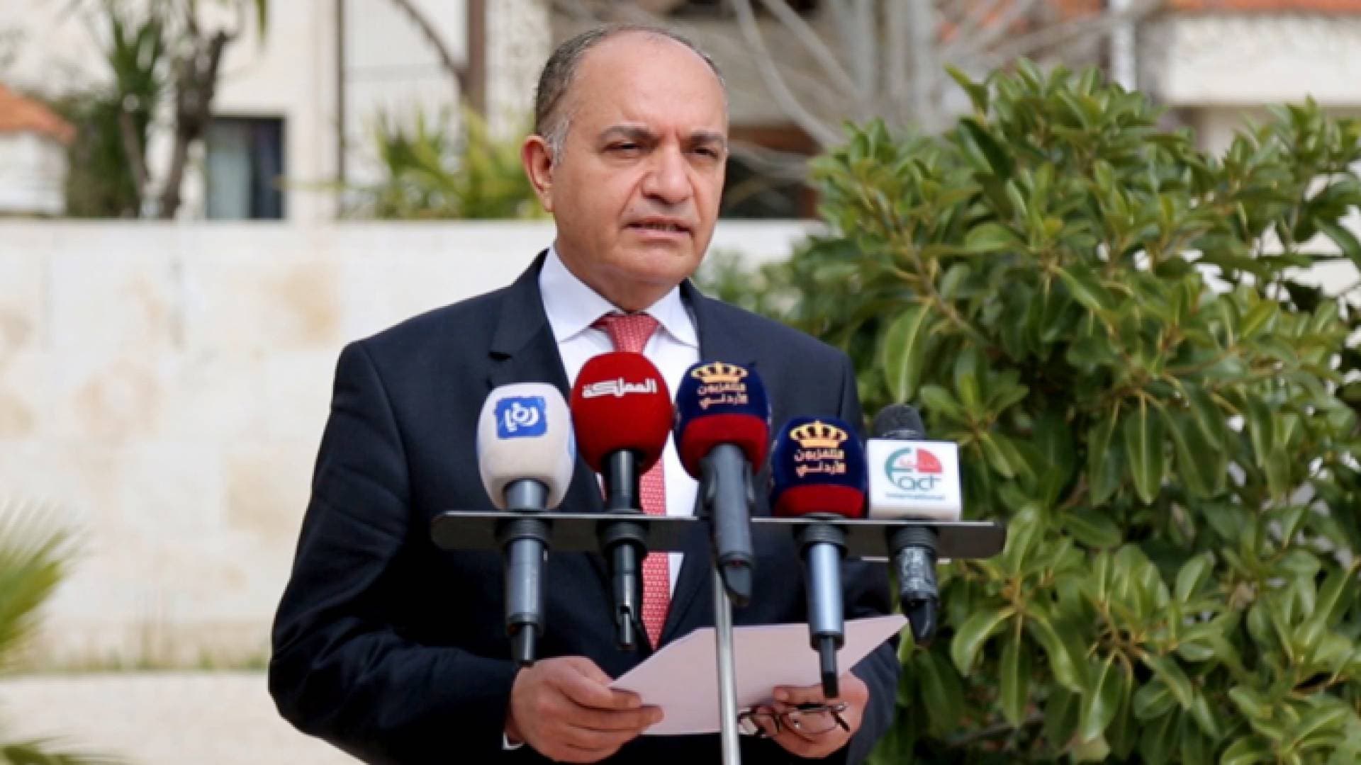 الحكومة تمنع غير الأردنيين القادمين من إيران وكوريا الدخول إلى المملكة