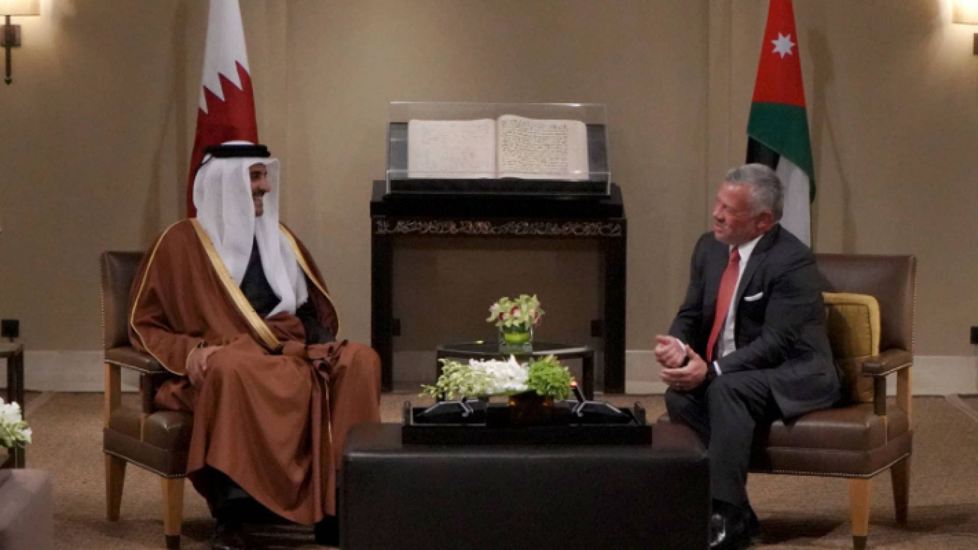 الملك وأمير قطر يؤكدان ضرورة دعم الفلسطينيين لنيل حقوقهم العادلة والمشروعة