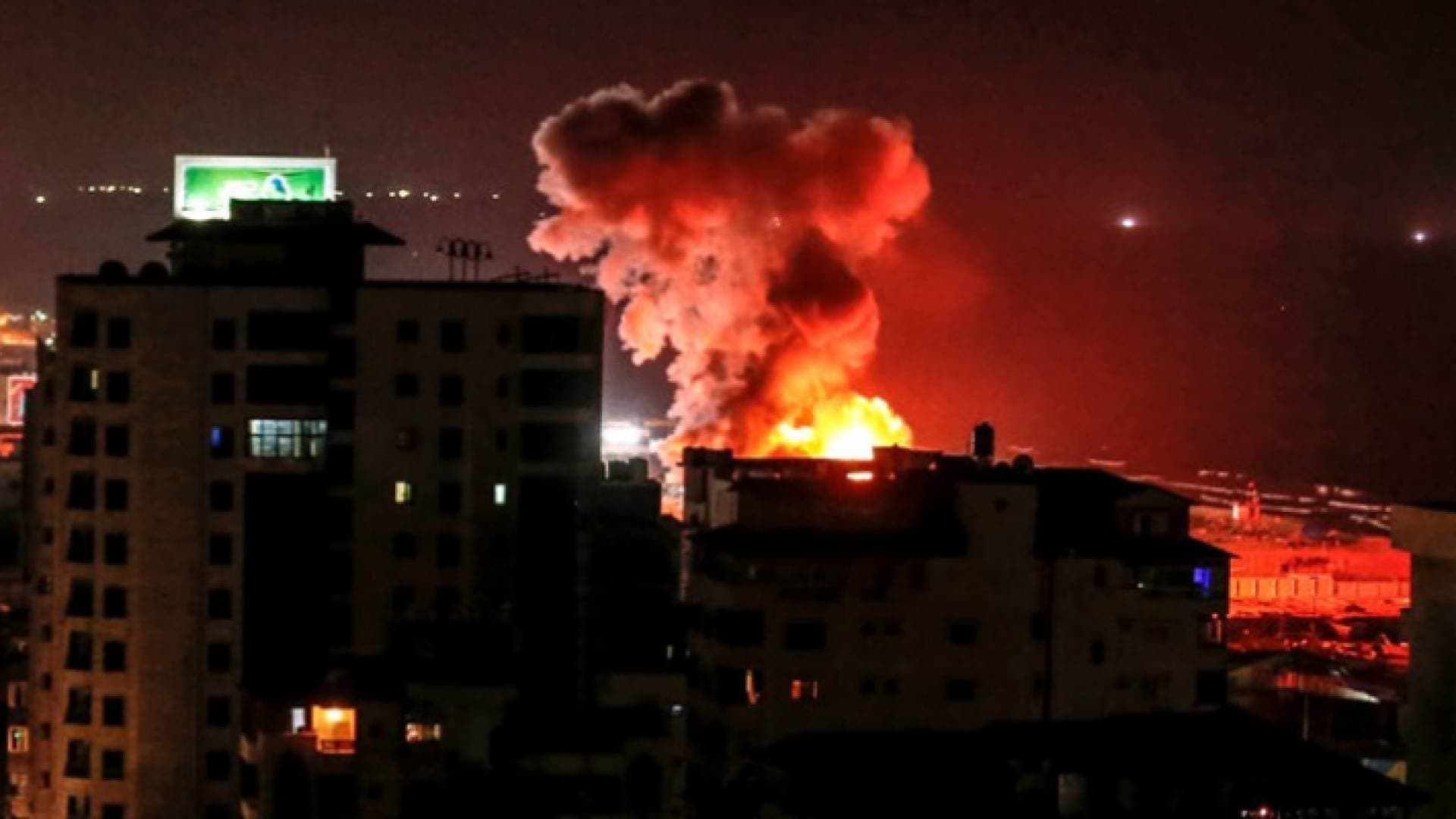 الاحتلال يقصف مواقع للمقاومة الفلسطينية في غزة