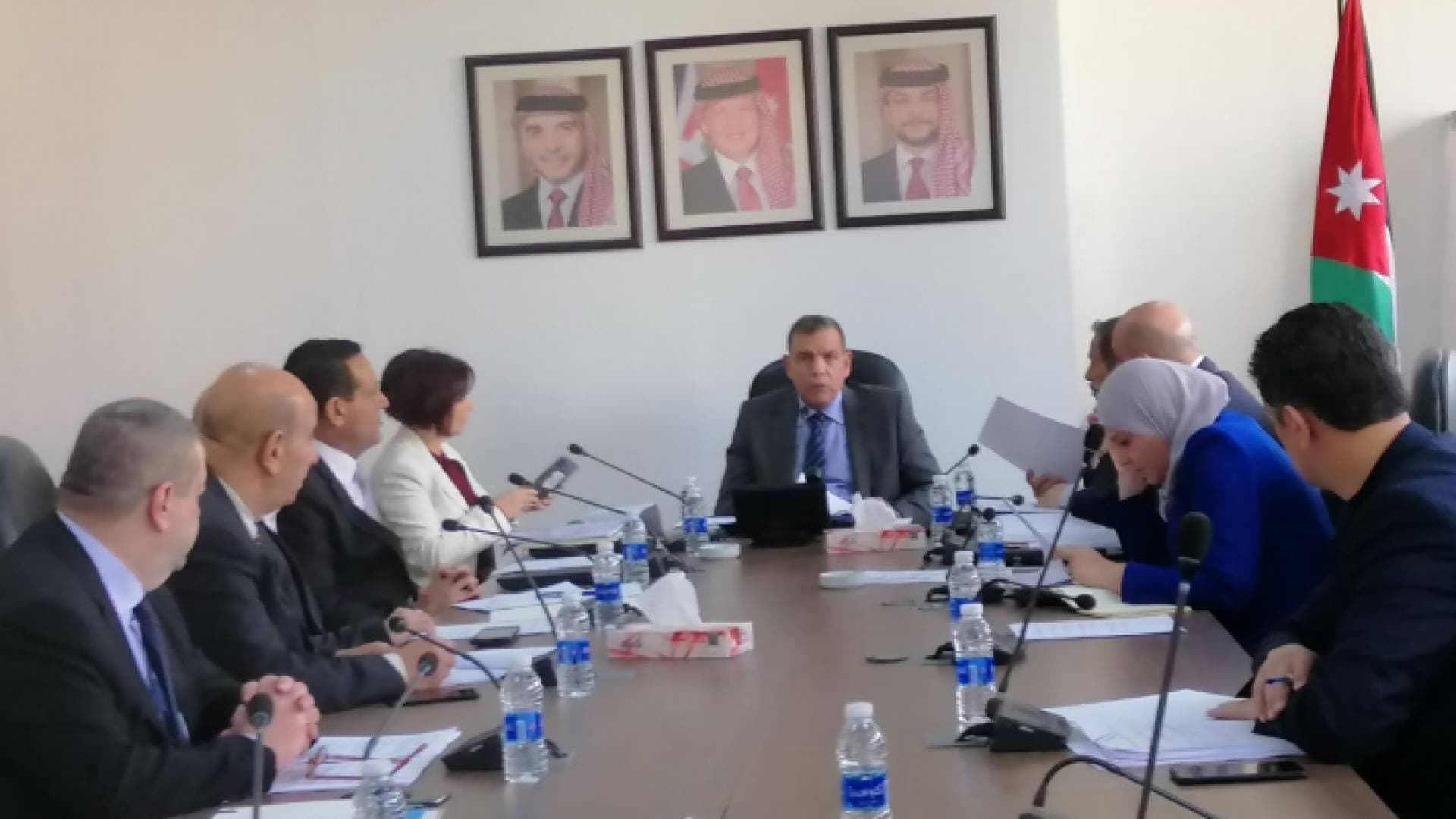 الحكومة تبحث تطوير وتحسين الخدمات الصحية والسياحية لزوار الأردن