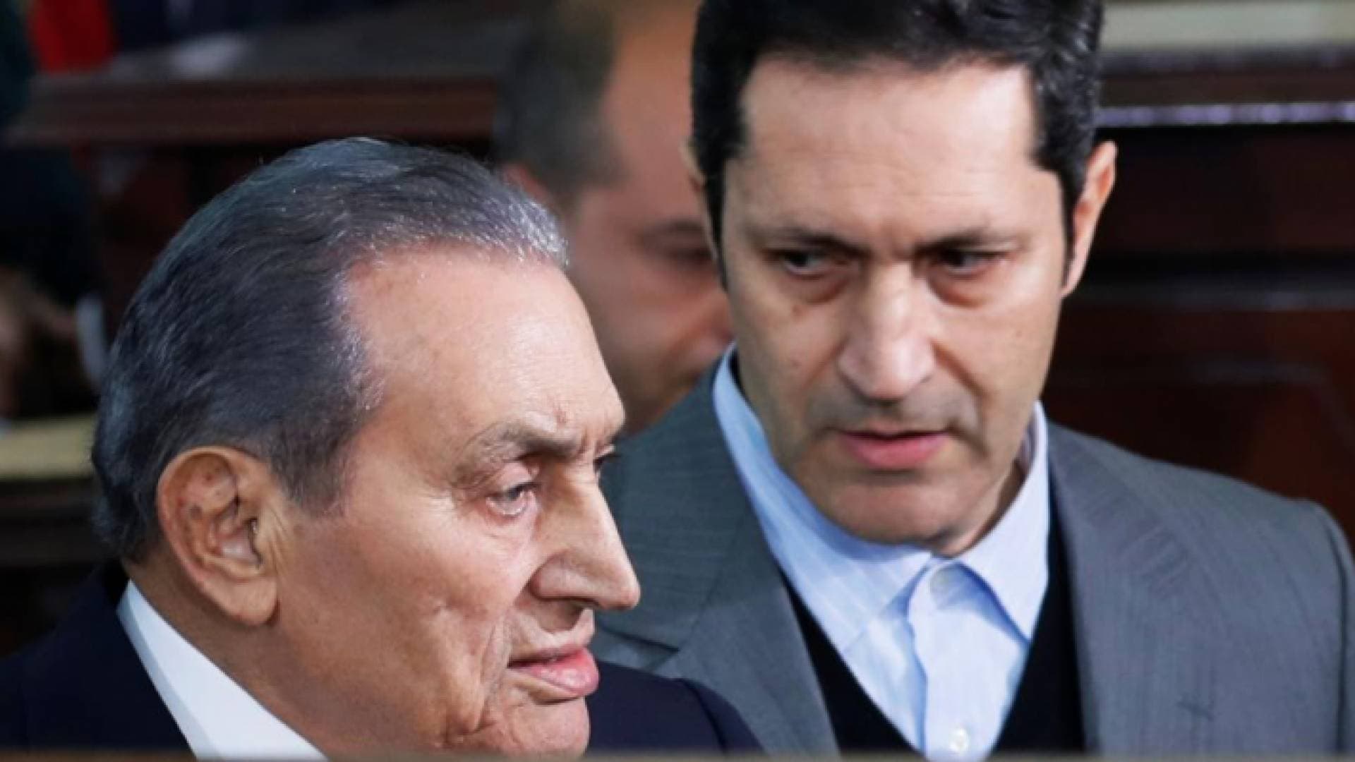 علاء مبارك ينعى والده بفيديو مؤثر
