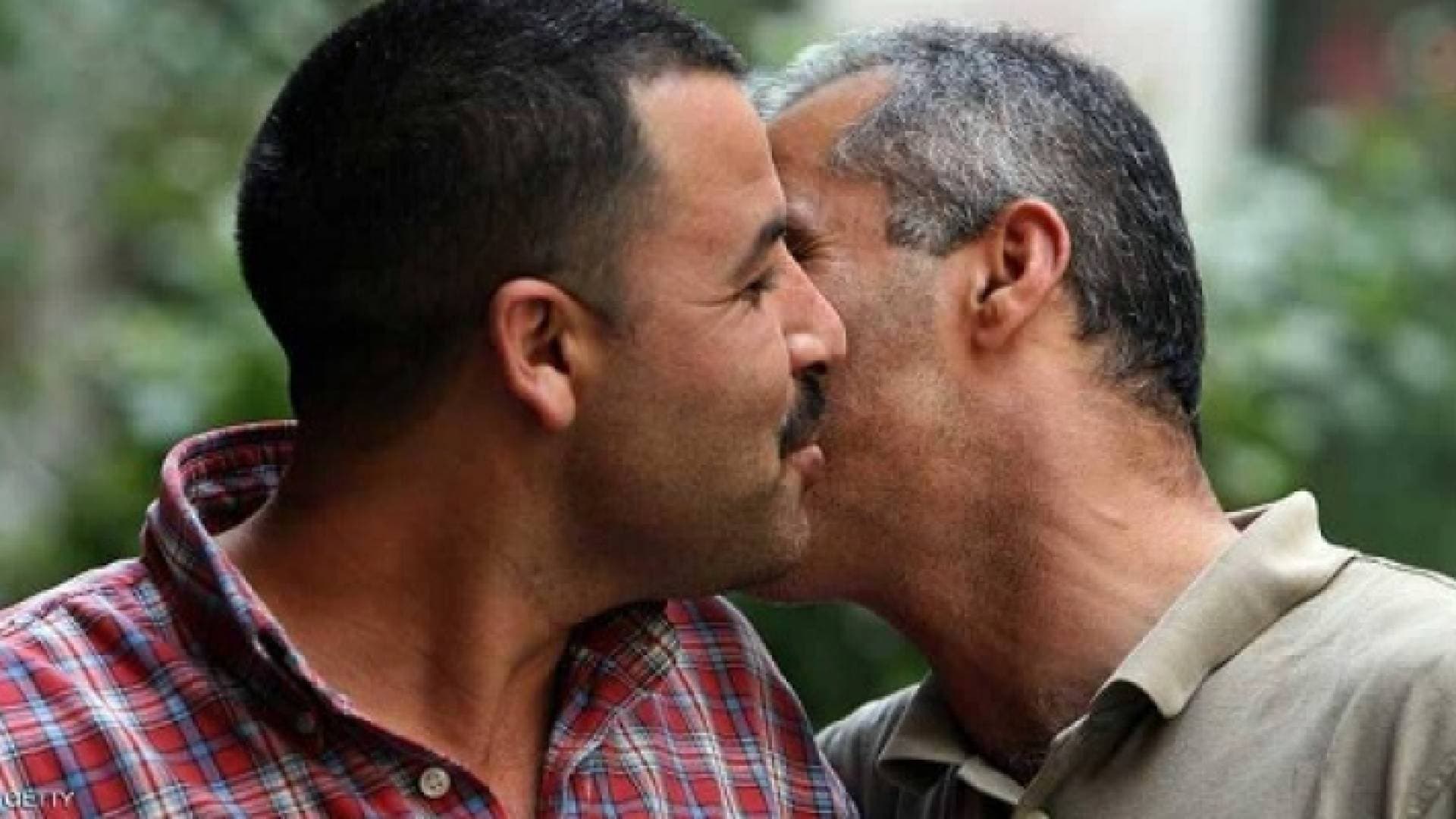 أردنيون خوفا من كورونا: "لا تبوس لاتحضن لا تعانق ولا تسلم باليد"