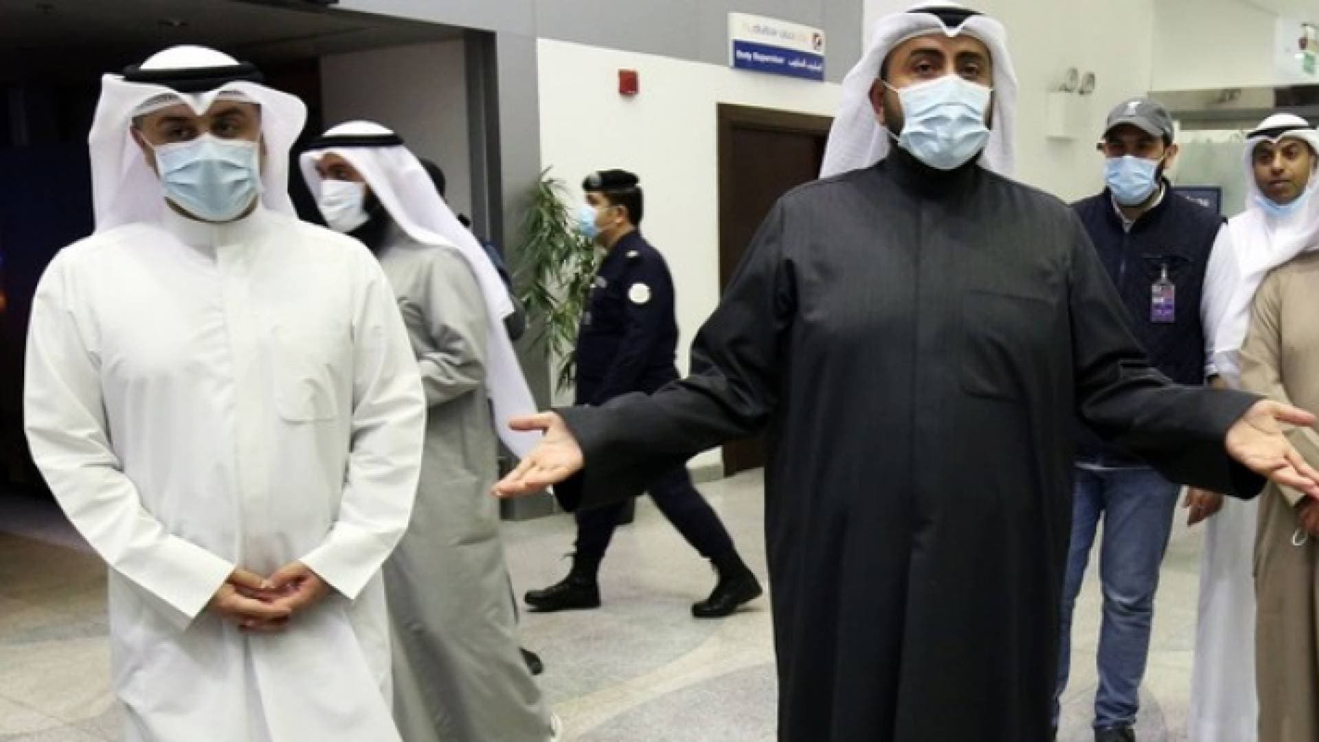 الإمارات تحذر مواطنيها من السفر لعدة دول بسبب كورونا