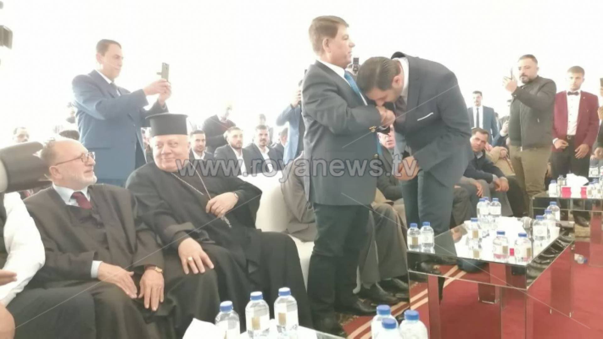 خطبة الإعلامي معاذ العمري على الفنانة الأردنية ديانا كرزون - فيديو