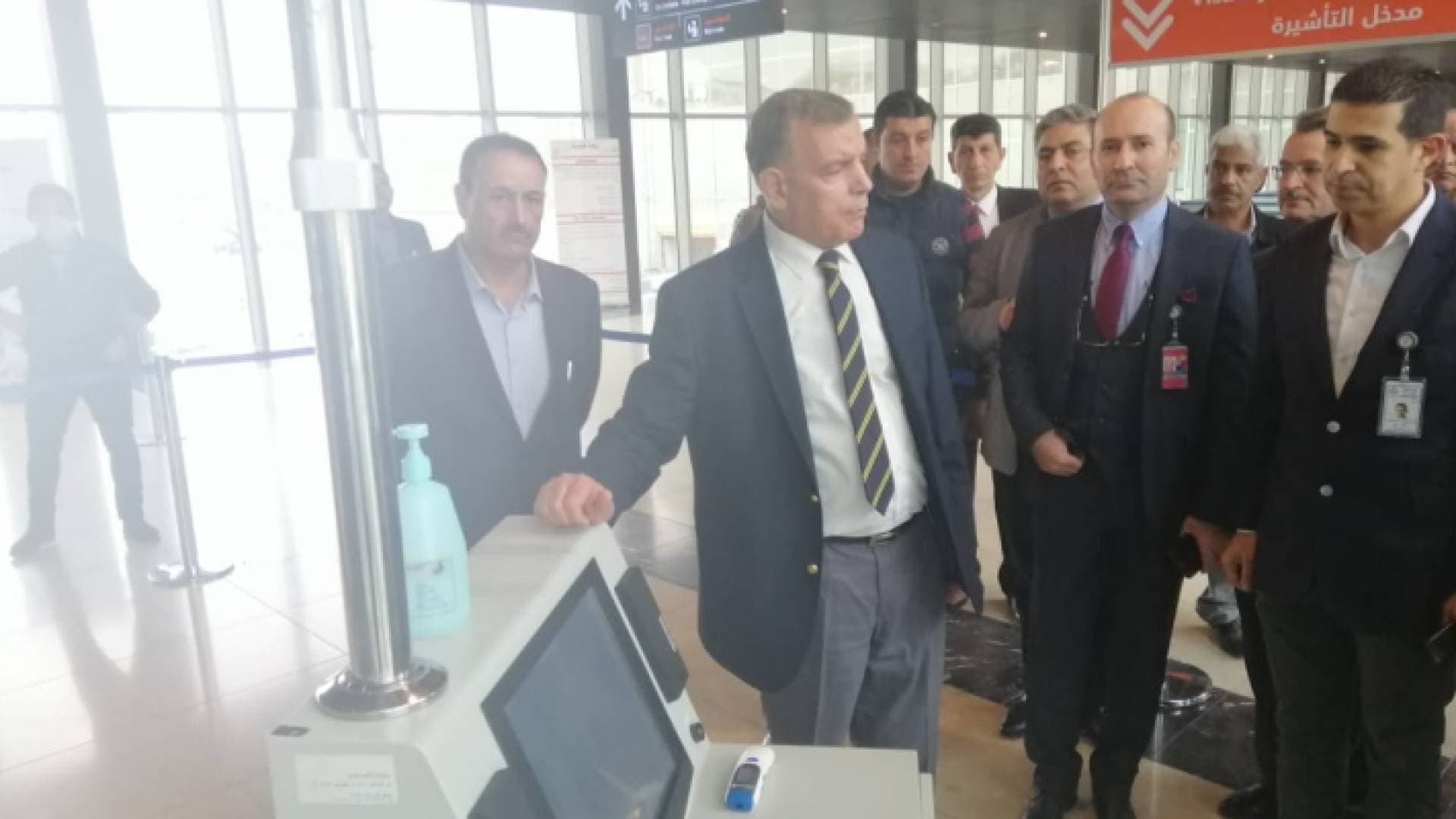 وزير الصحة يتفقد مطار الملكة علياء للاطلاع على الاجراءات الأمنية والوقائية والعلاجية