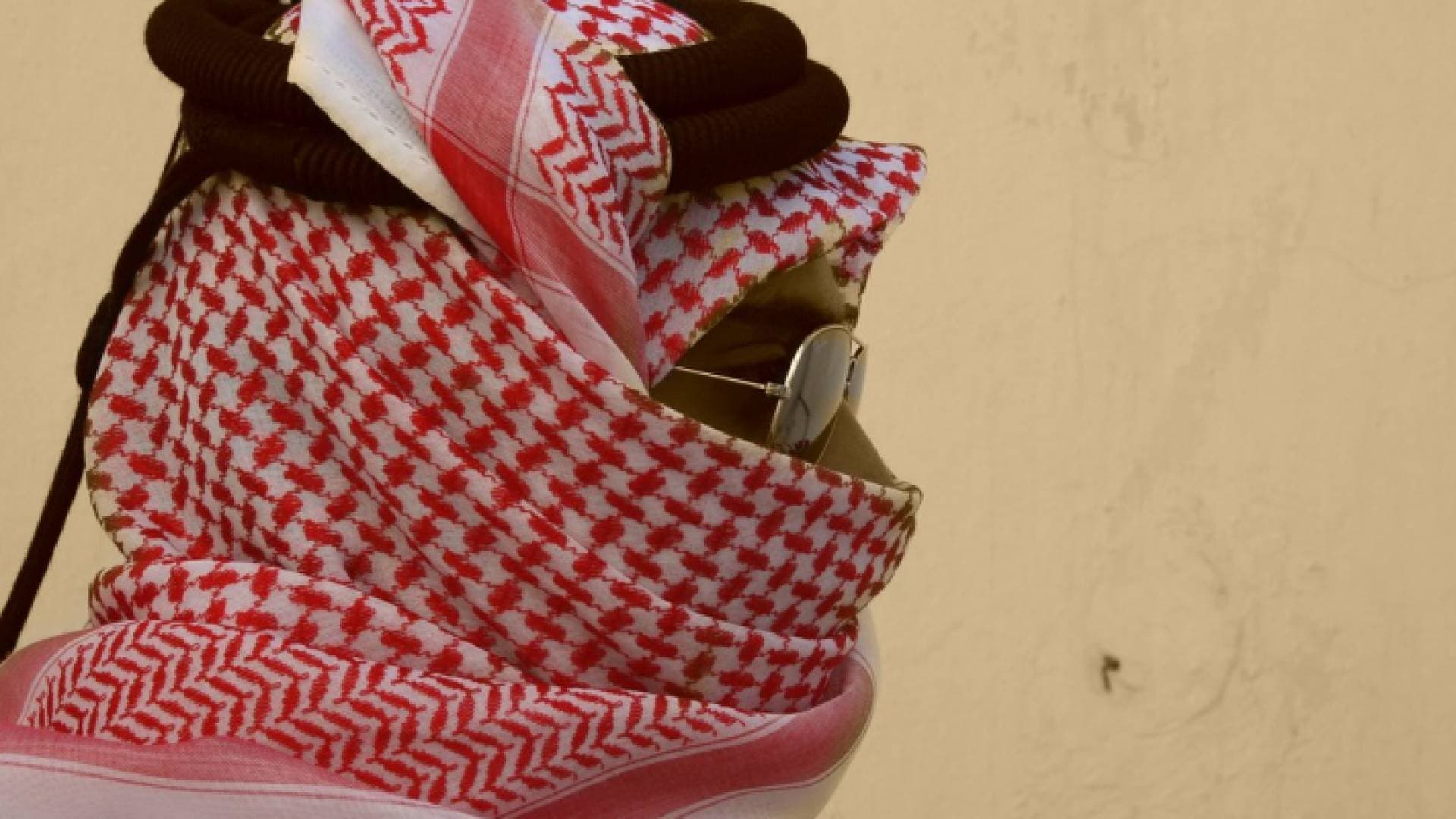 خلافا لتصريحات وزير الصحة.. الصحة العالمية: الشماغ الأردني لا يقي من كورونا - فيديو