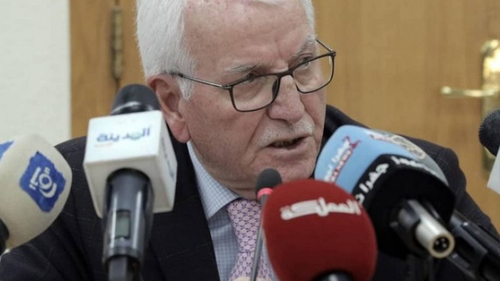 الوزير توق يدافع عن آلية توزيع المنح: لم يعترض عليها أحد