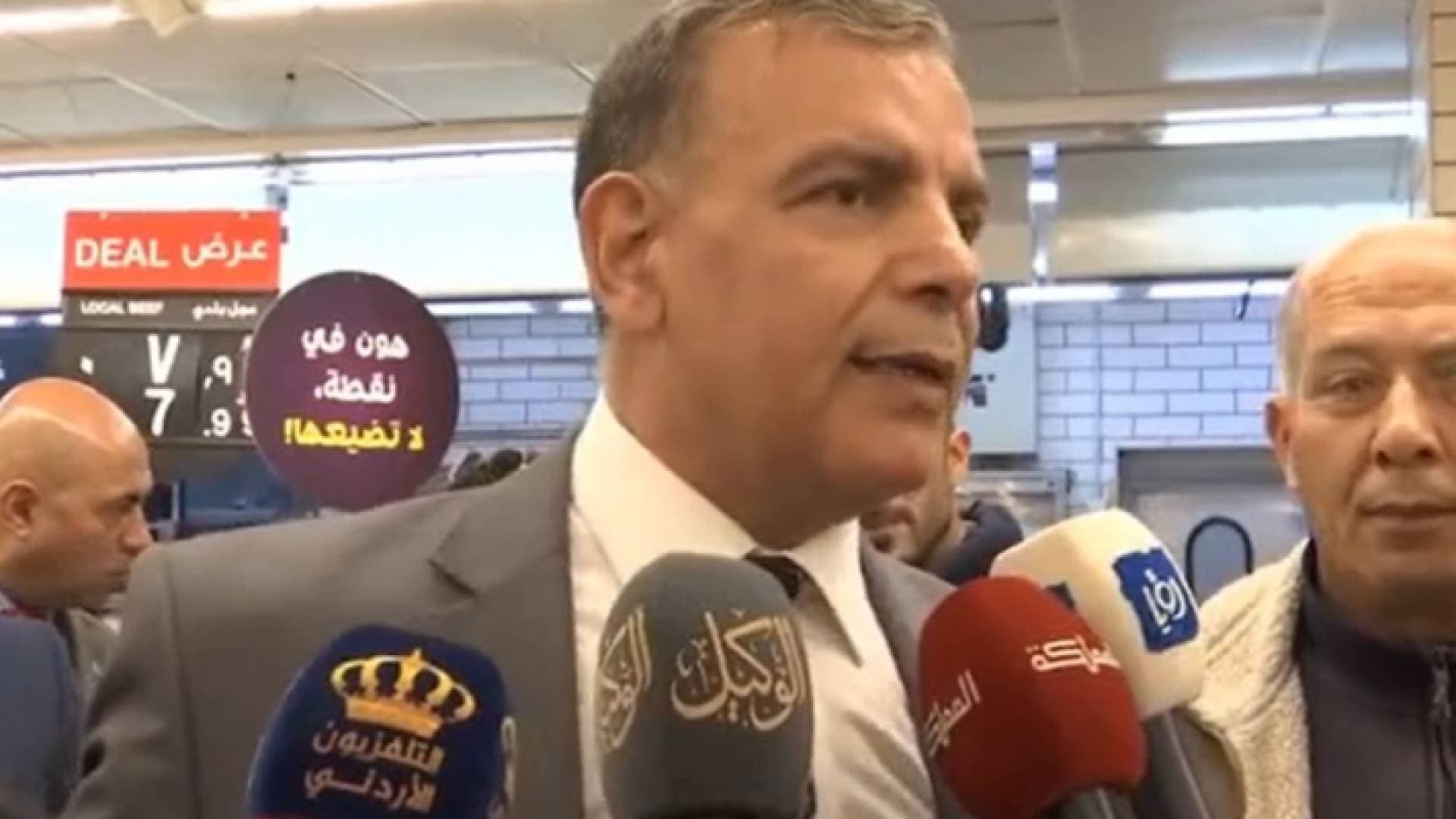 وزراء يتفقدون "المول" الذي كان يعمل به المصاب بفيروس كورونا.. فيديو