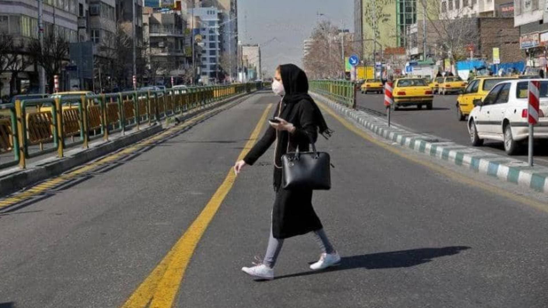 مسؤول إيراني: ثلث سكان طهران سيصيبهم كورونا