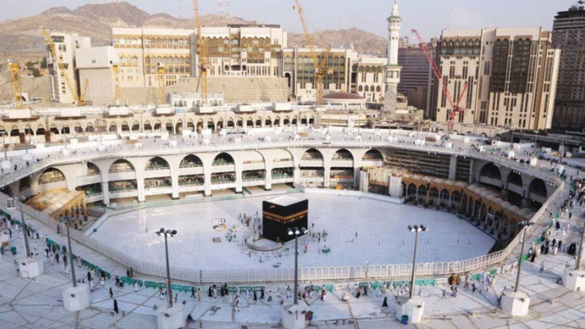 السعودية تقرر اغلاق الحرمين من صلاة العشاء وحتى الفجر بسبب كورونا.. فيديو