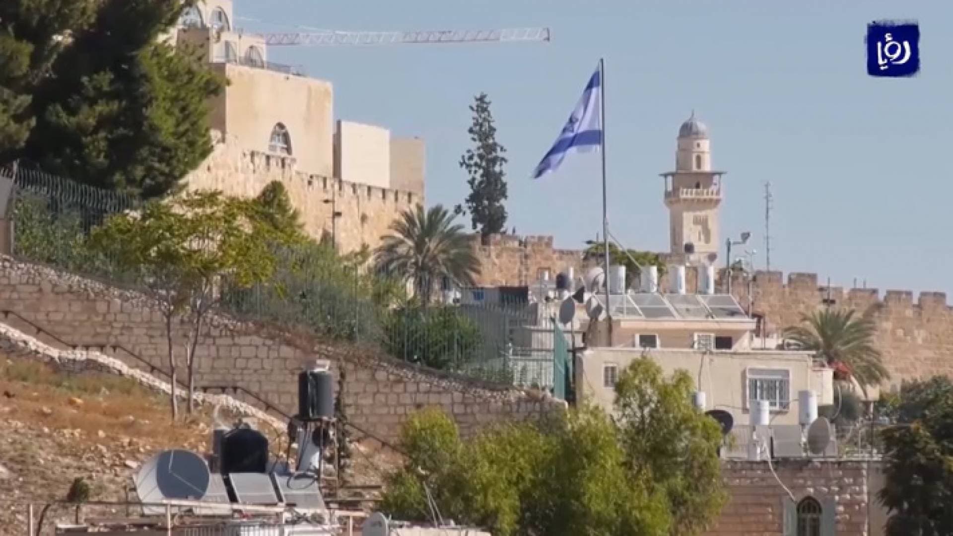 الاحتلال ينتهز "كورونا" في التضييق على الأسرى وذويهم.. فيديو