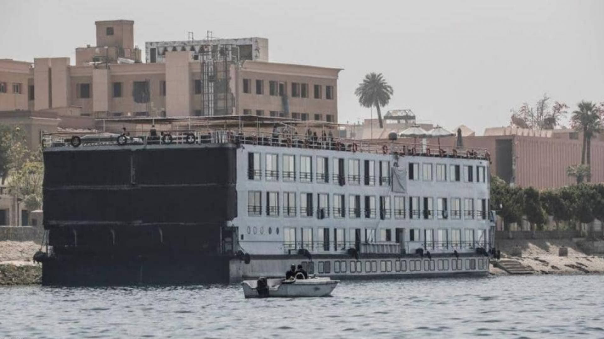 مصر تعلن مغادرة 48 أجنبيا لبلادهم من"الباخرة الموبوءة"