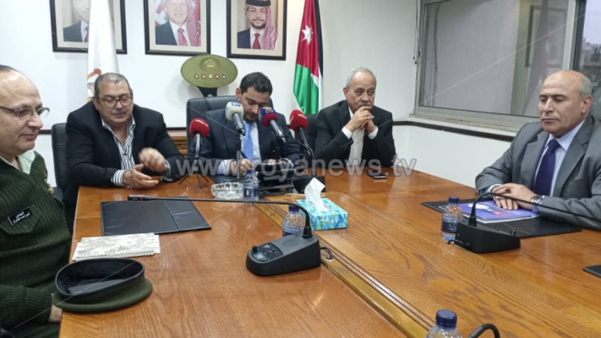 وزير الصناعة: بعض السلع متوفرة لدينا من المخزون الاحتياطي بما يزيد عن مدة عام - فيديو