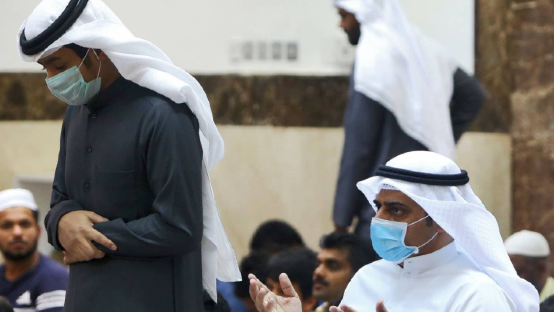 الكويت توقف صلاة الجمعة والجماعة في المساجد