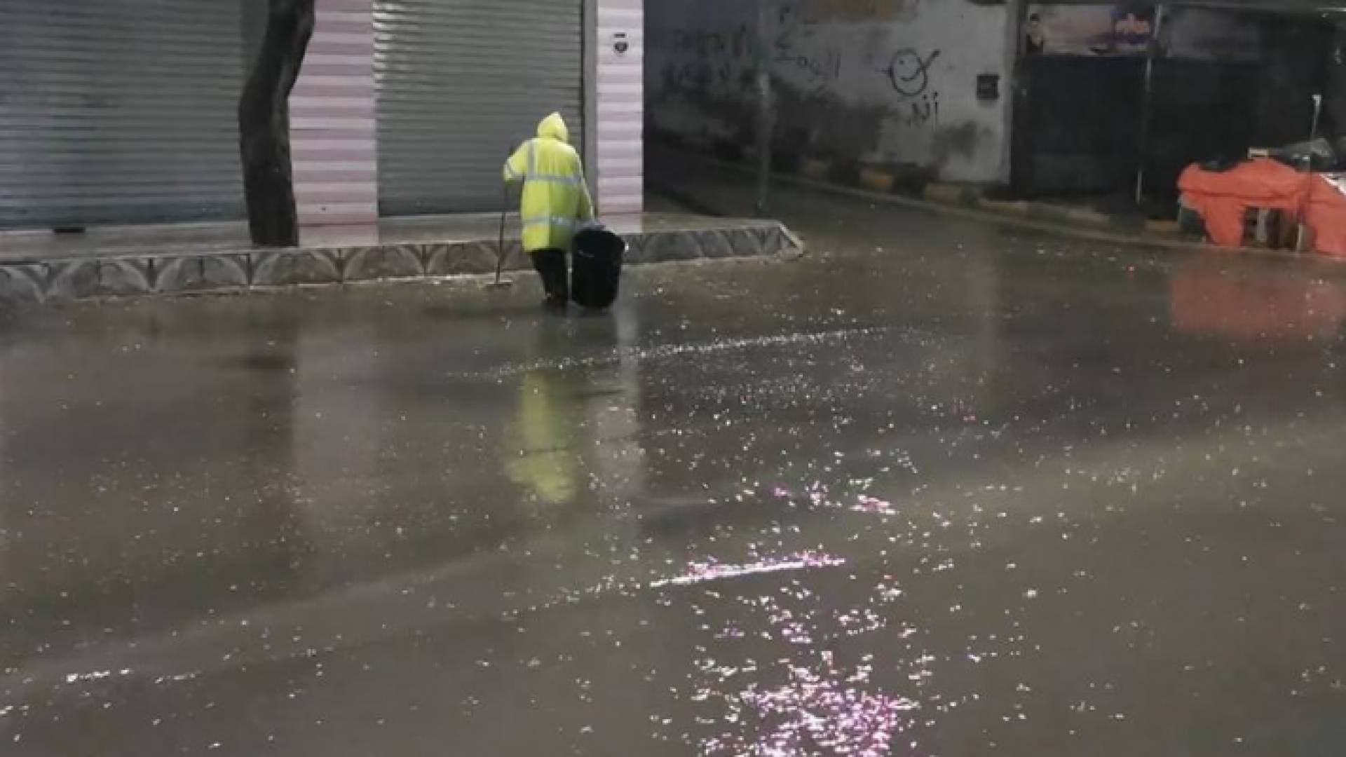 أمطار ورياح قوية في مختلف مناطق الأردن.. فيديو