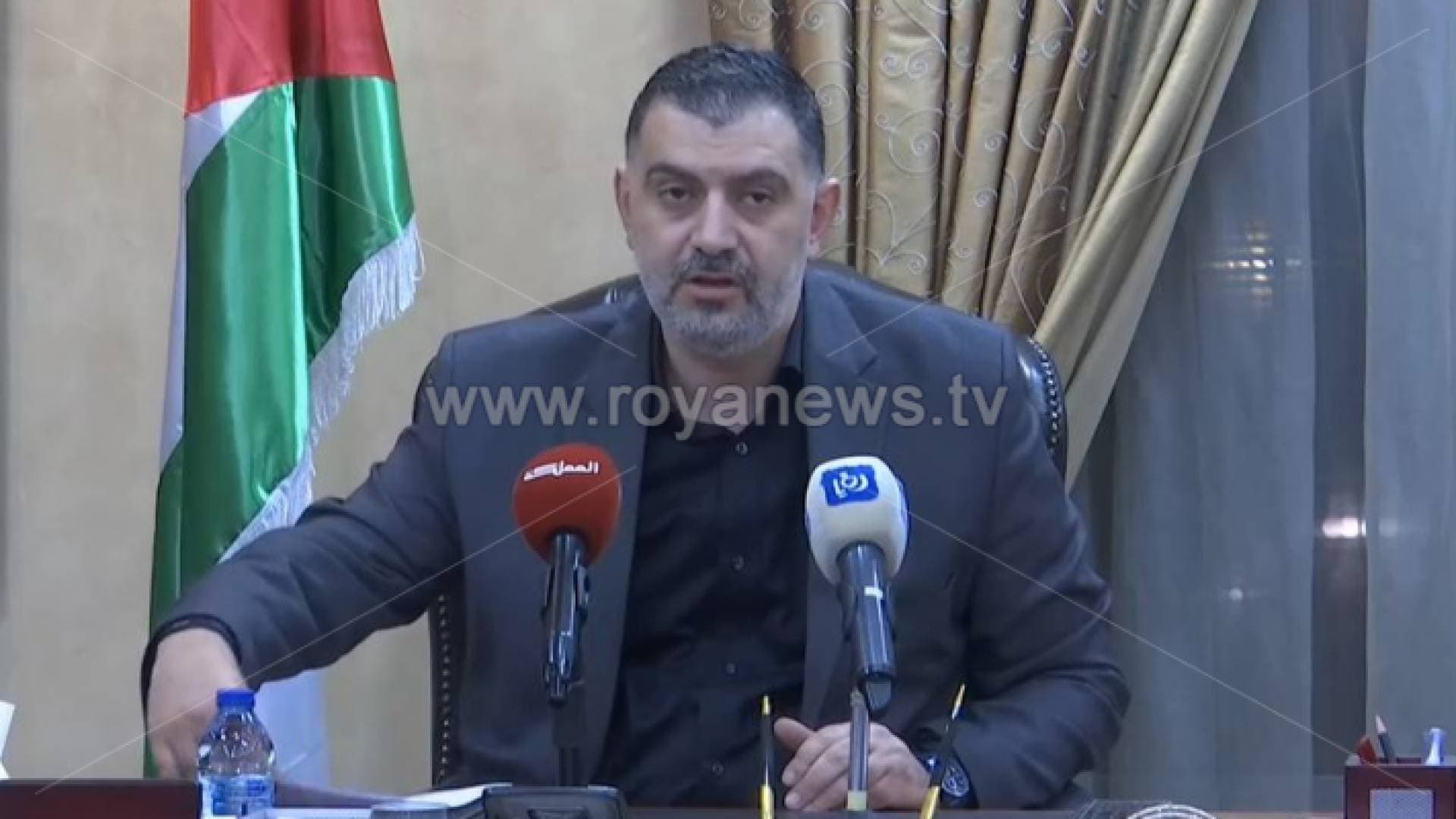 وزير العمل يعمم بتفعيل إجراءات العمل عن بعد والإجراءات اللازمة في حال صعوبة تطبيقها .. فيديو