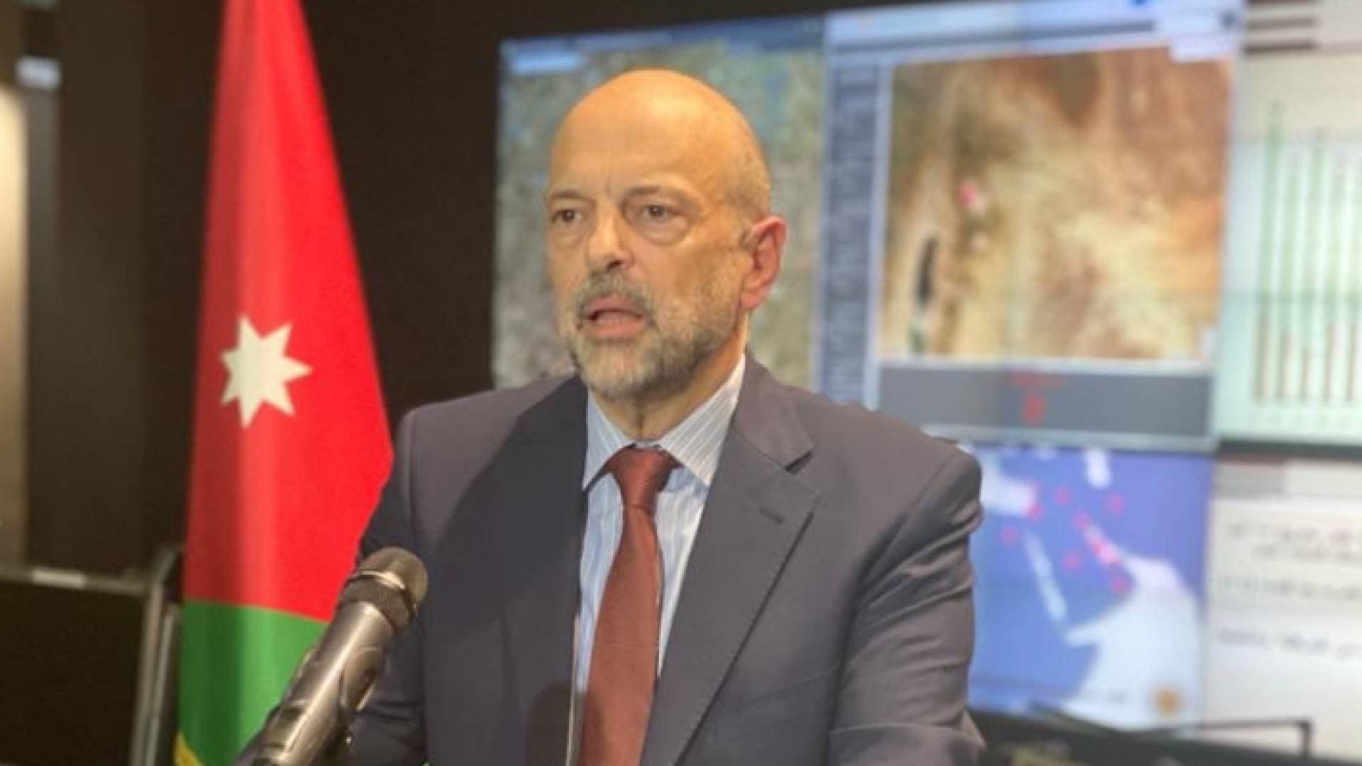 الحكومة تعلن إجراءات جديدة للتعامل مع كورونا تتضمن تعطيل المدارس والجامعات - فيديو