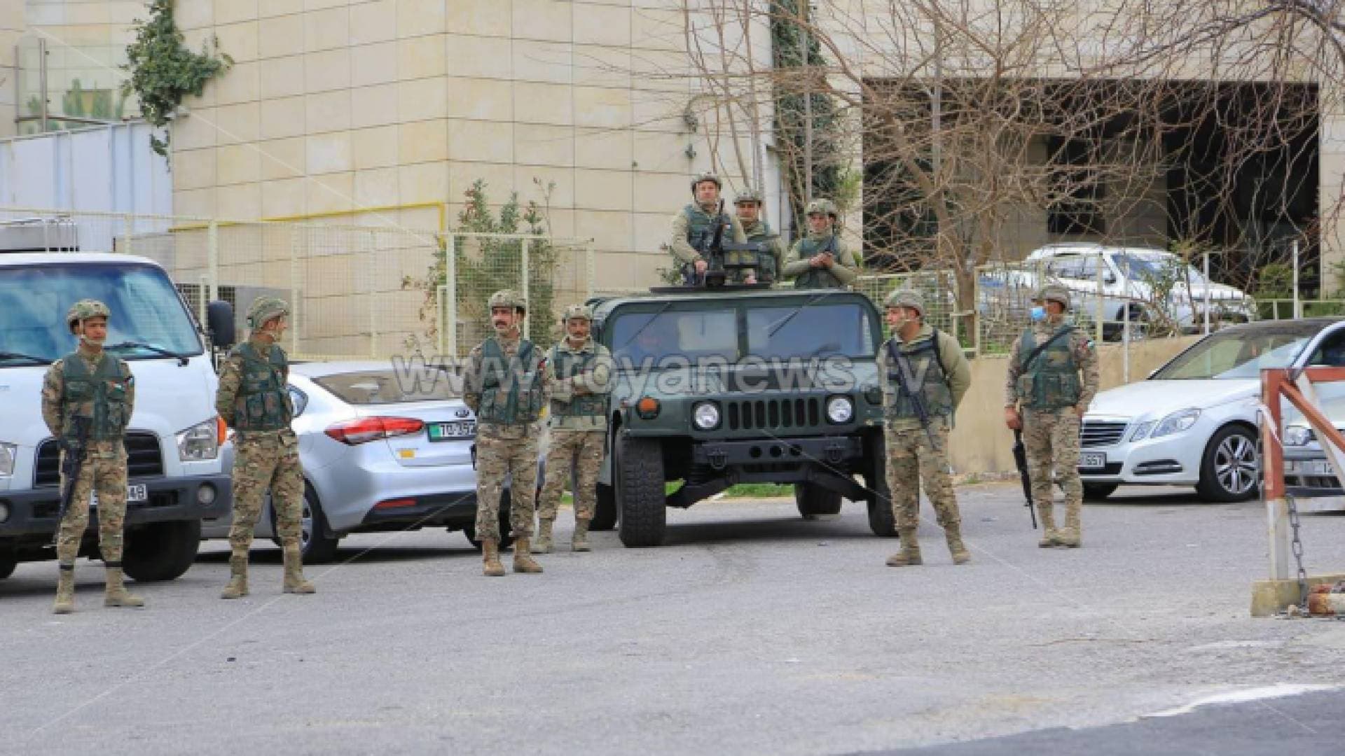 إرادة ملكية بالموافقة على قرار مجلس الوزراء إعلان العمل بقانون الدفاع