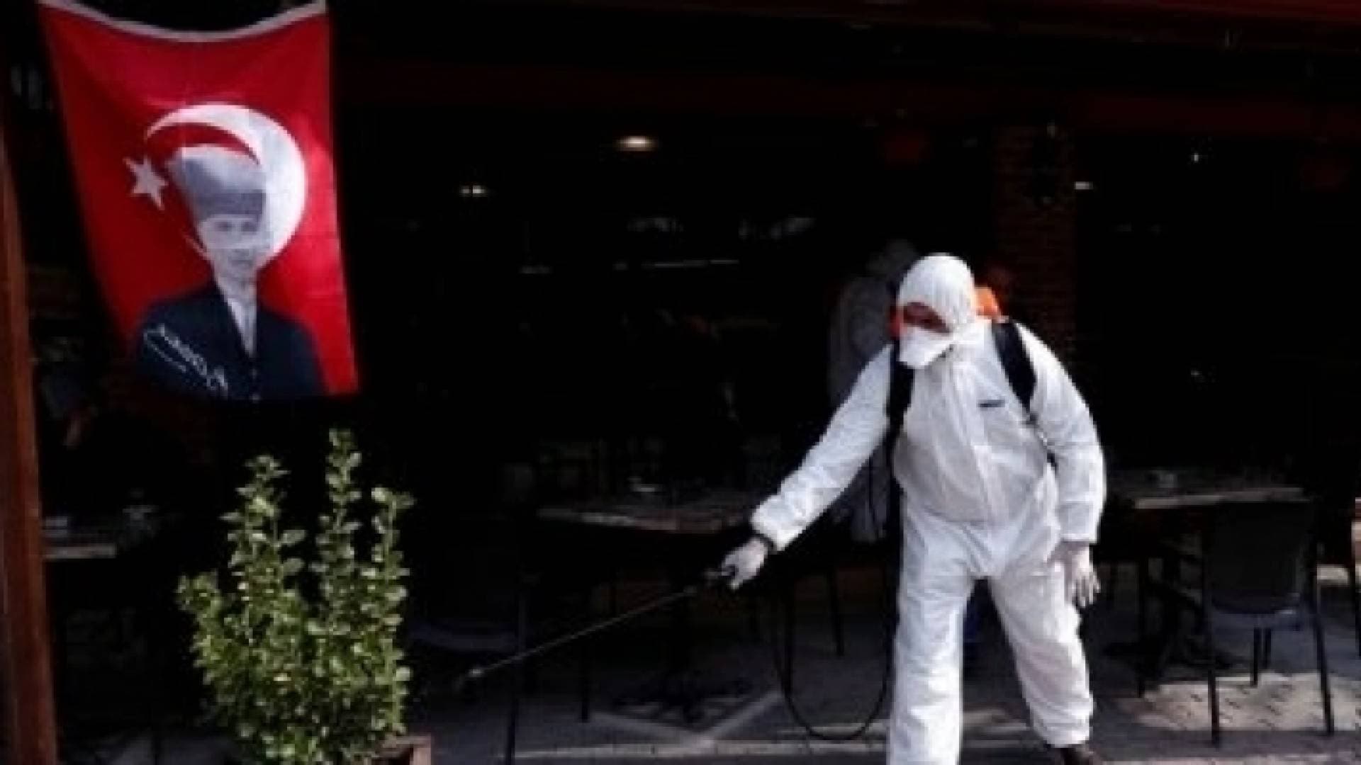 نحو 50 إصابة بكورونا في تركيا والسلطات تشدد إجراءاتها لمكافحة الوباء