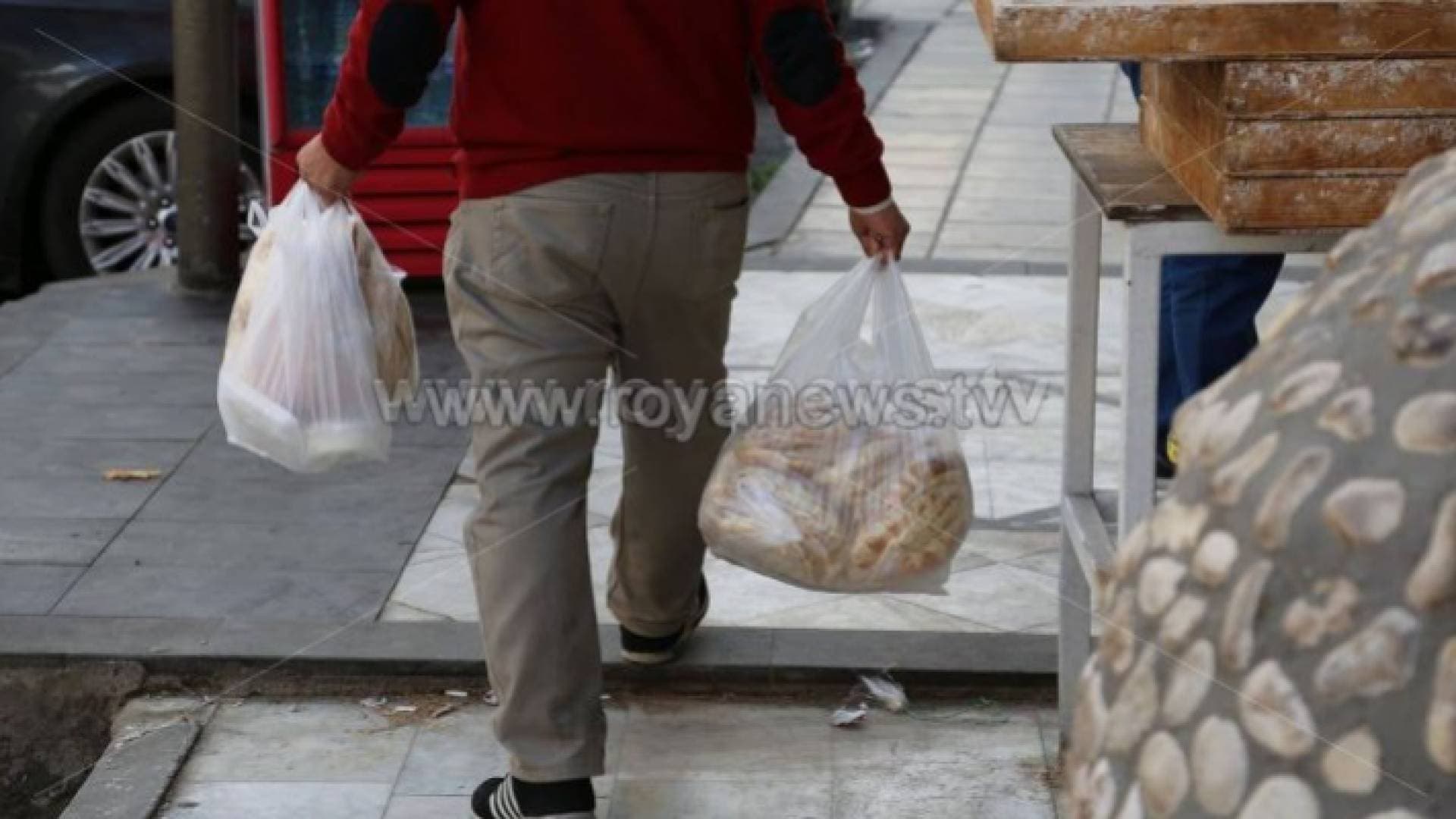 الحكومة تعلن آلية توزيع الخبز والمياه والأدوية .. تفاصيل